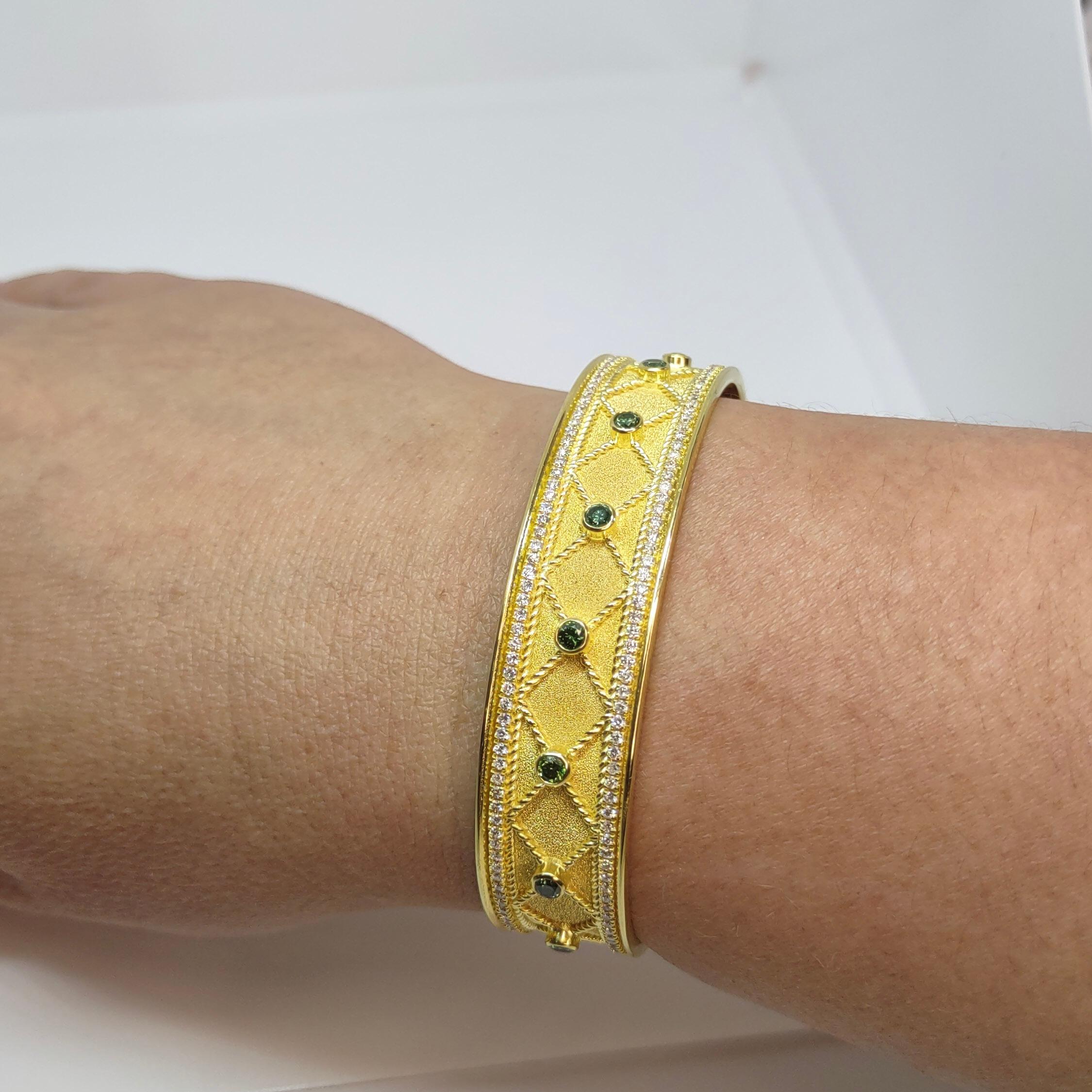 Georgios Collections Gelbgold Armband aus 18 Karat grünem und weißem Diamanten im Angebot 2
