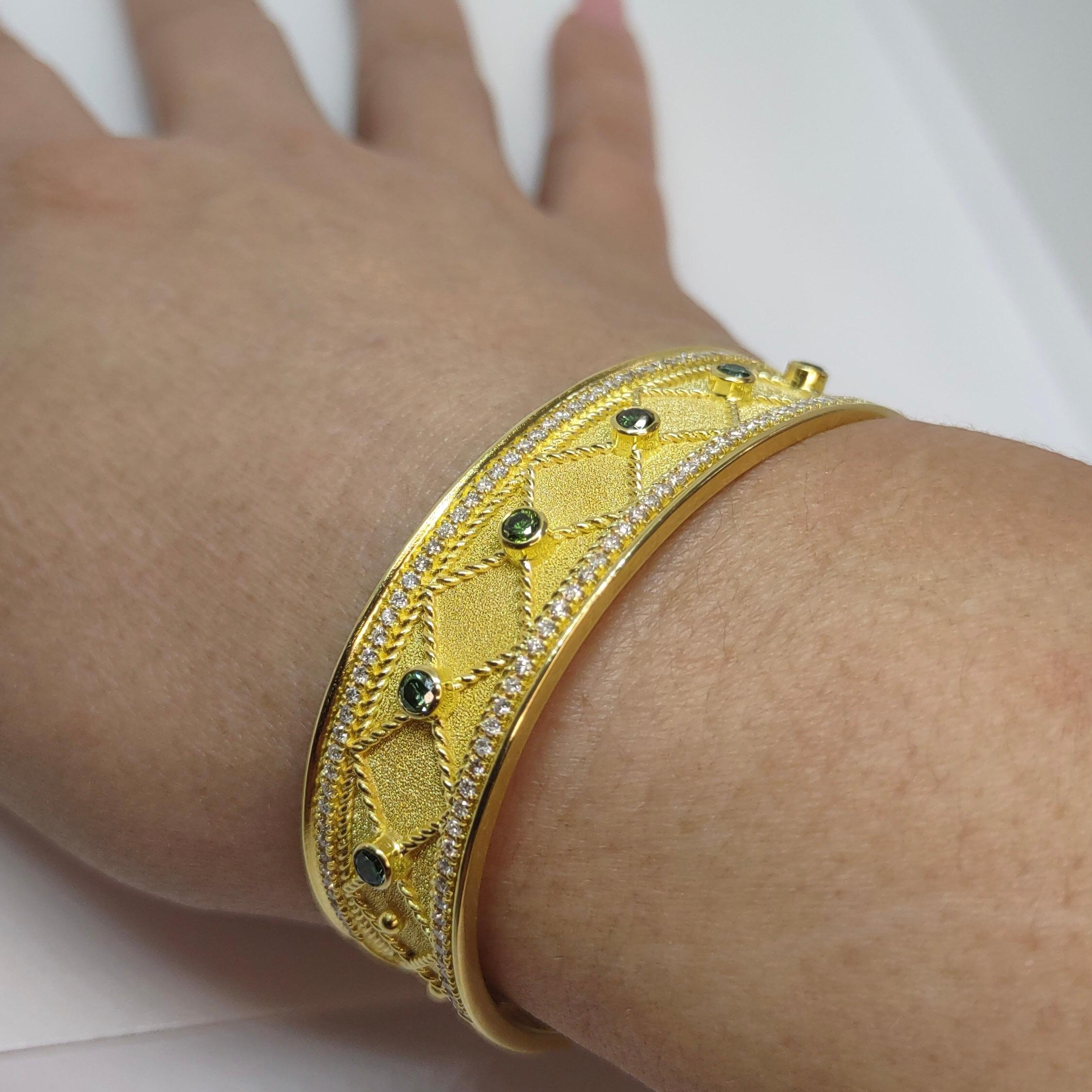 Georgios Collections Gelbgold Armband aus 18 Karat grünem und weißem Diamanten im Angebot 3
