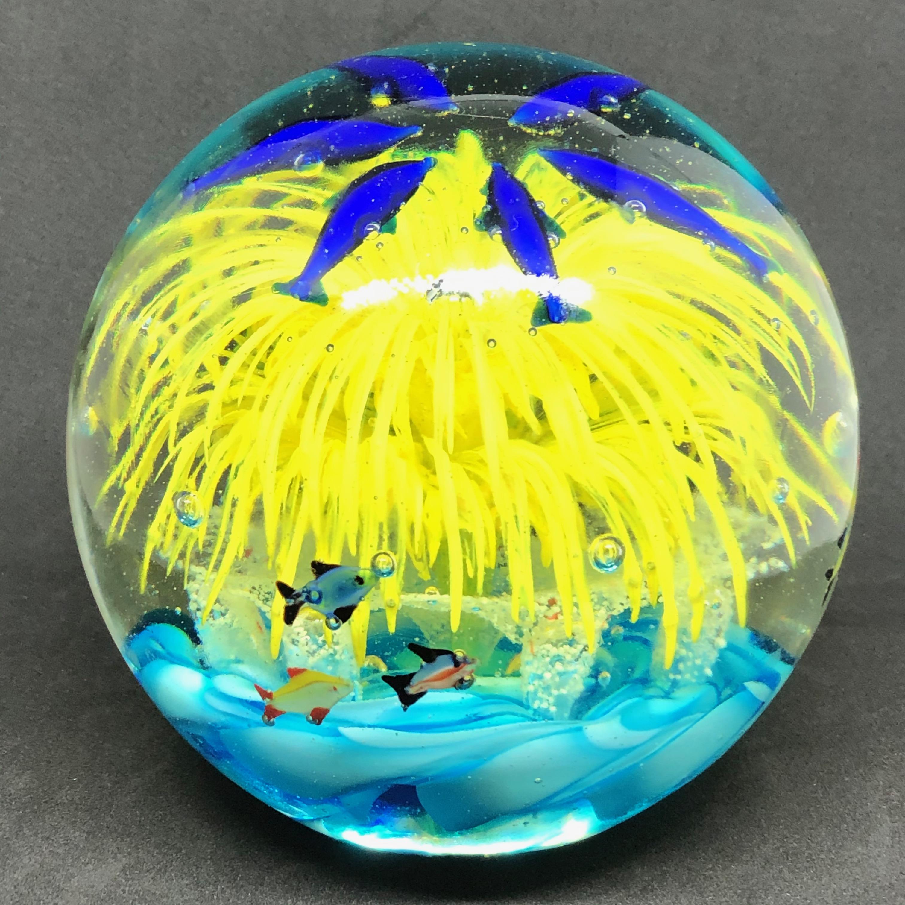 Georgous Big Dolphin and Fish Sea Murano Italian Art Glass Aquarium Paperweight In Good Condition For Sale In Nuernberg, DE