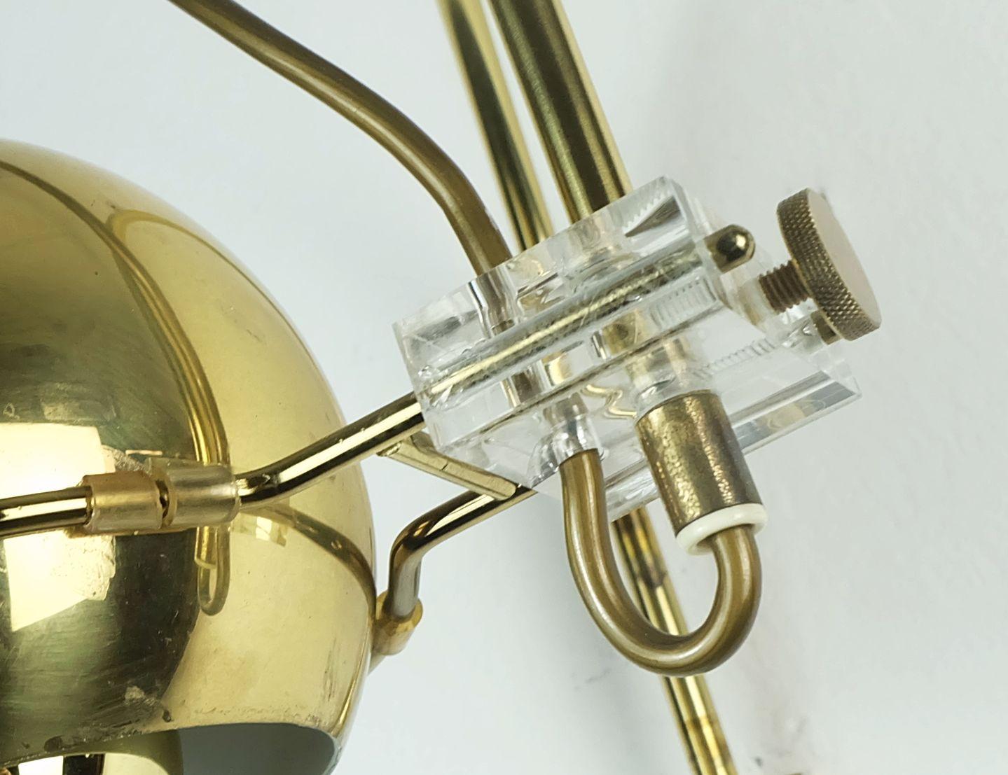 gepo amsterdam años 70 globo ocular ajustable SCONCE DE PARED latón y lucite en venta 4