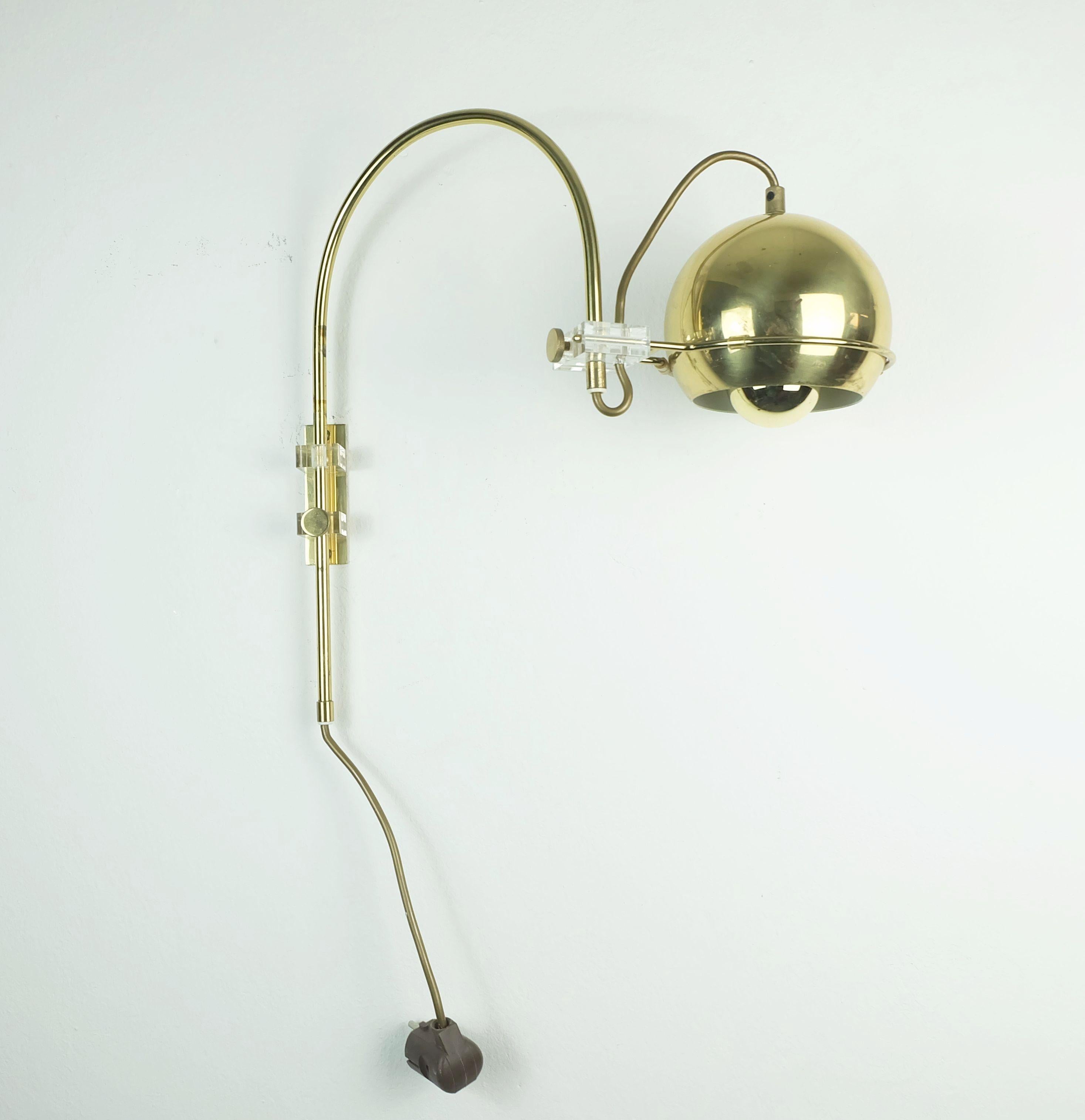 gepo amsterdam años 70 globo ocular ajustable SCONCE DE PARED latón y lucite Holandés en venta