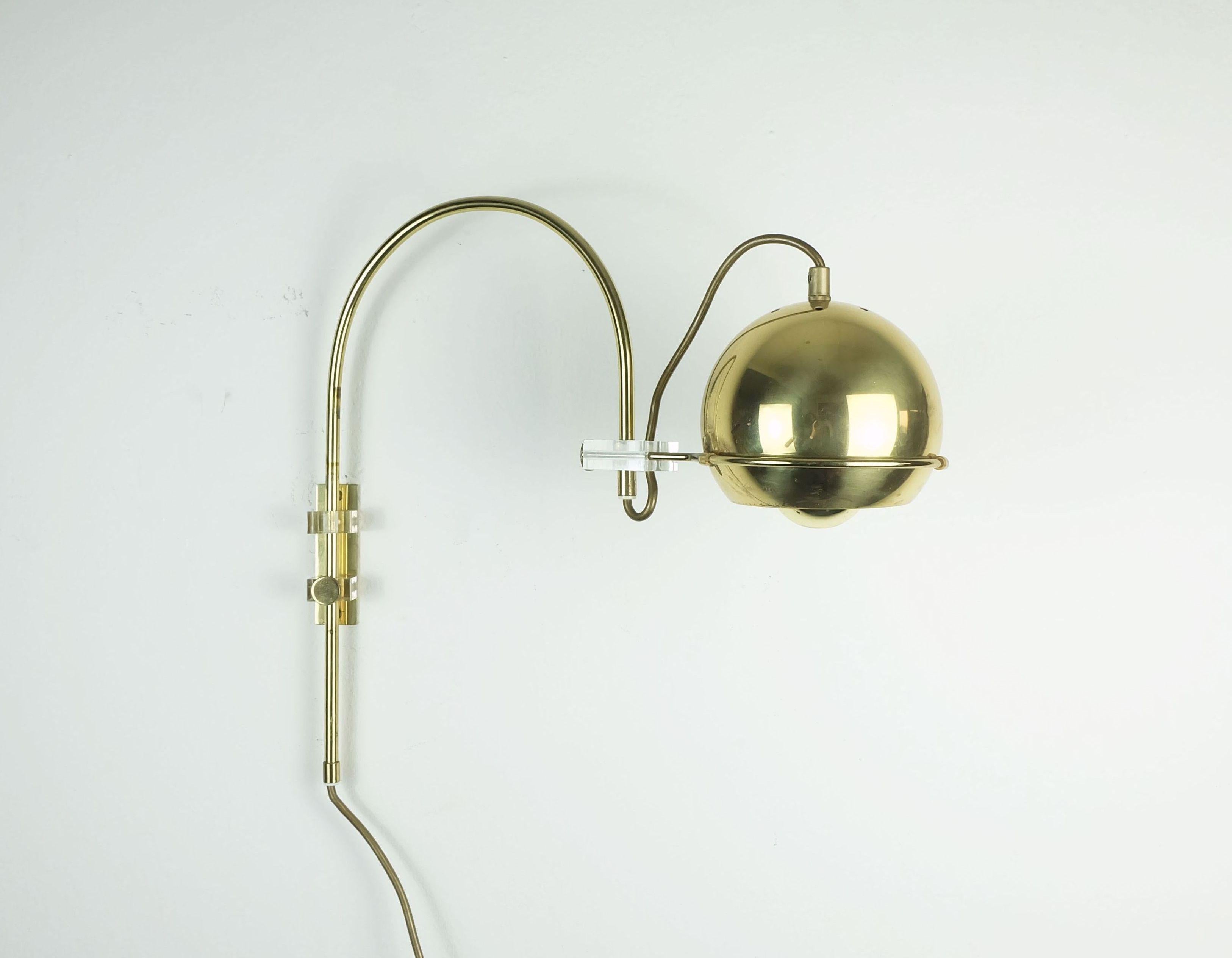 gepo amsterdam años 70 globo ocular ajustable SCONCE DE PARED latón y lucite en venta 2
