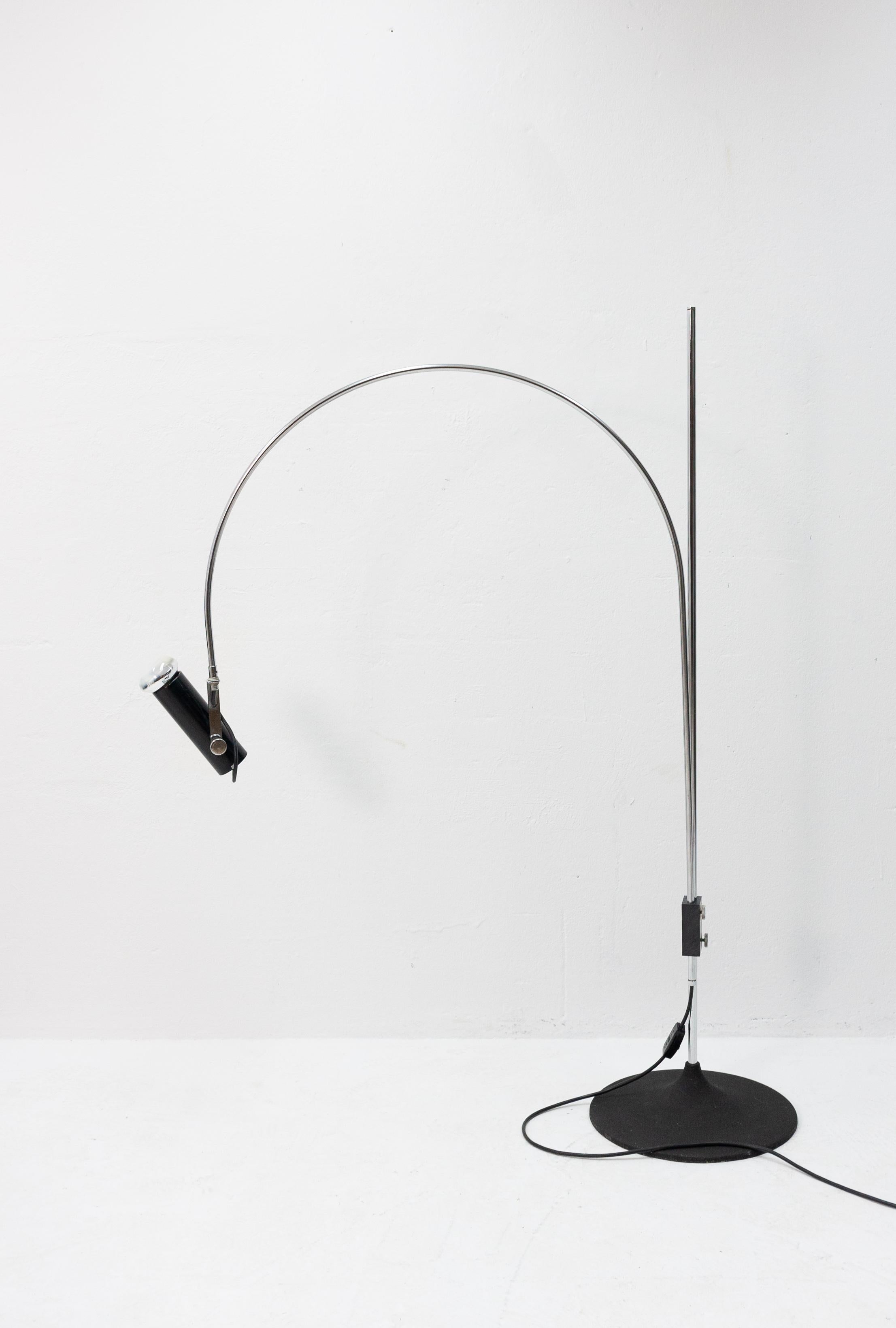 Elegant height-adjustable arc lamp designed by the Postumus brothers for Gepo Amsterdam. 1960s.

The height is variable from 116cm (~45 inches) to 190cm (~6ft2).
 