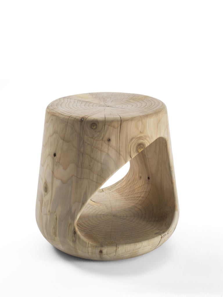 Stool in solid wood of scented cedar made from a single block, is characterized by its “soft” and curvilinear shape. Its particular shape with an open space under the seat is useful for storing objects, books, etc. Thanks to its features, it can