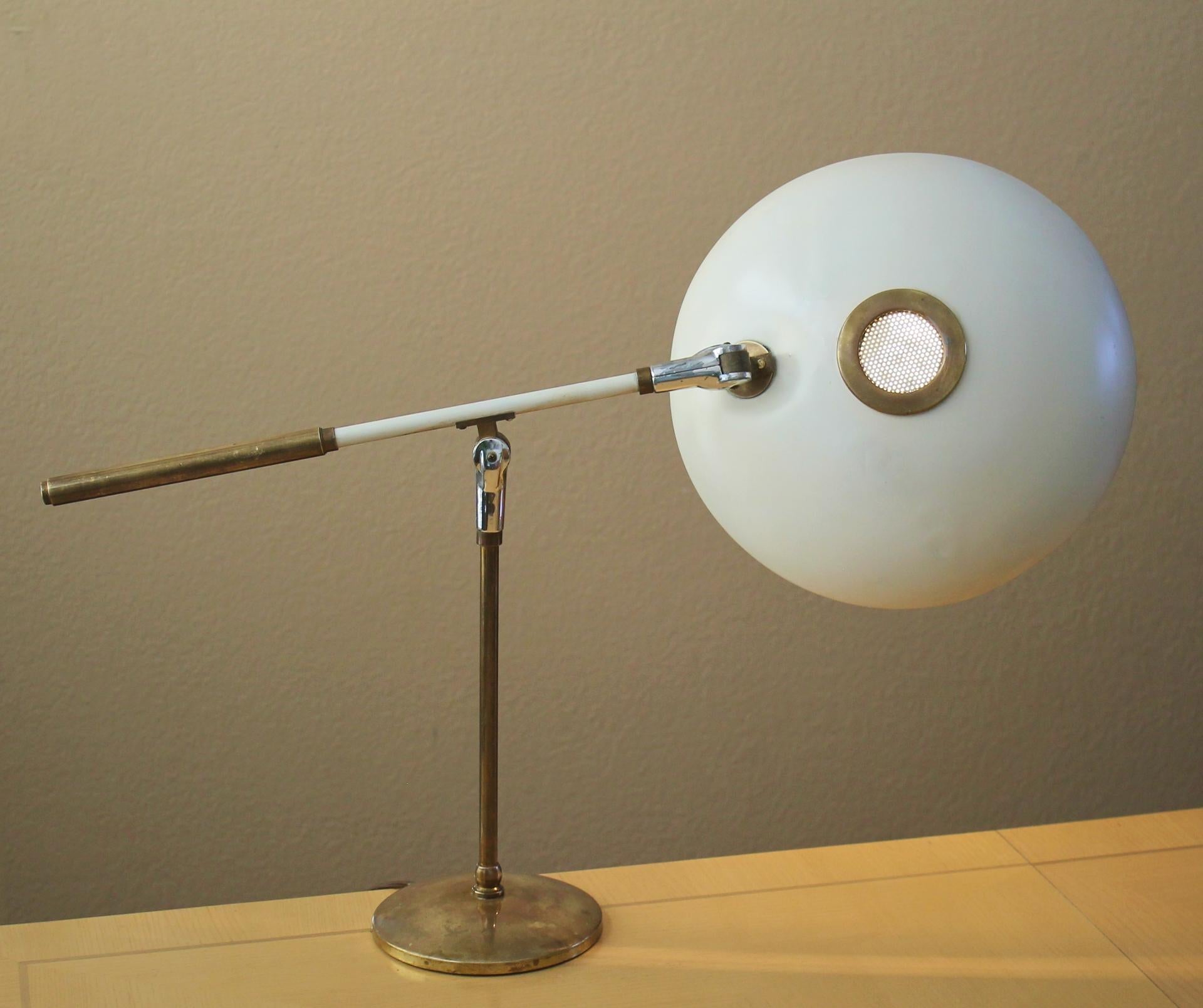 ¡Lámpara de brazo oscilante Gerald Thurston Mid Century Modern Saucer! Lightolier Raro Años 40 siglo XX en venta