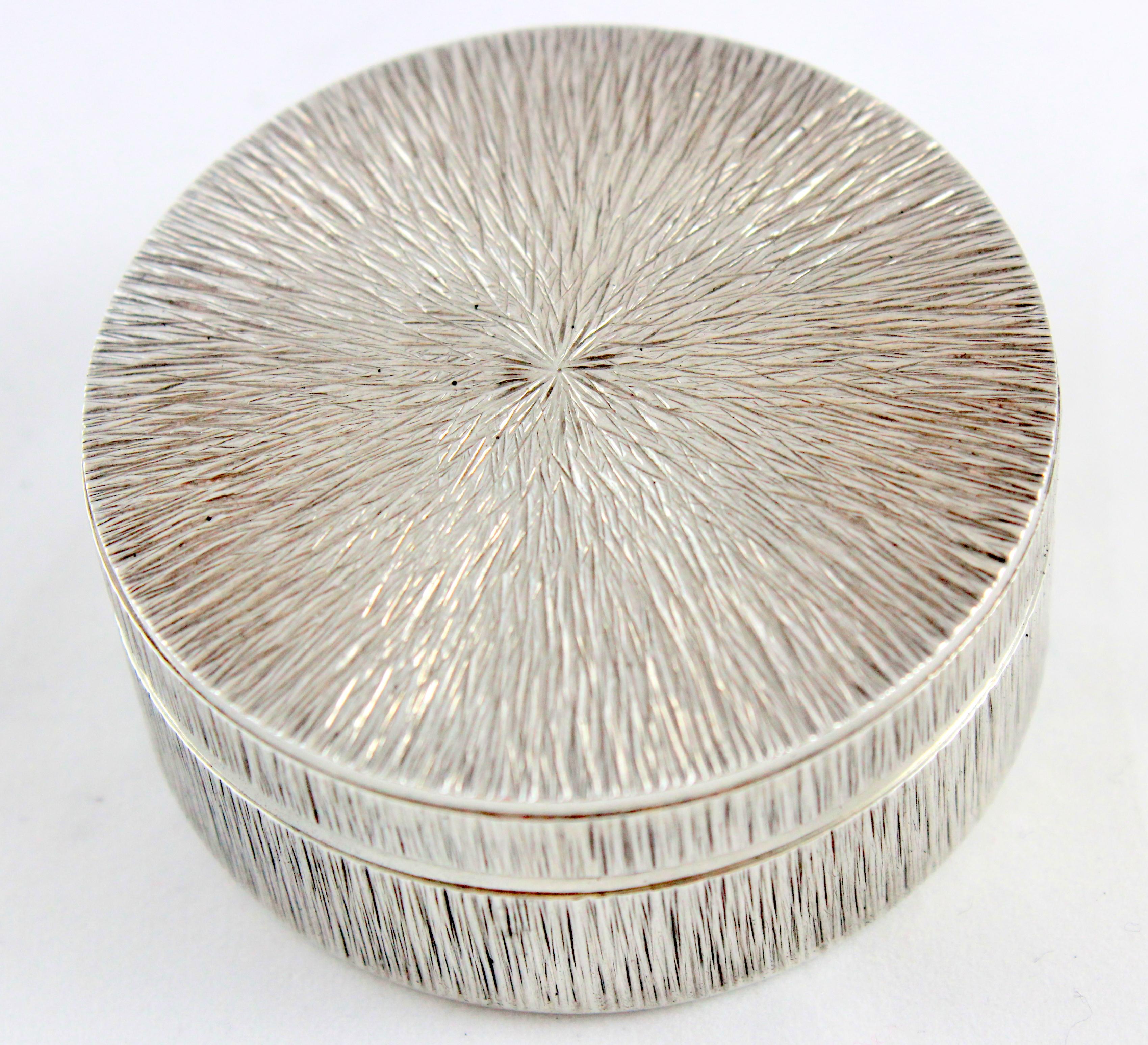 Sterling Silver Pill Box
Made in: London, circa 1975
Maker: Gerald Benney
Fully hallmarked

Dimensions: 
Diameter x height 5.0 x 2.2 cm
Total weight: 81 Grams

Gerald Benney was one of the most outstanding and influential British goldsmiths of the