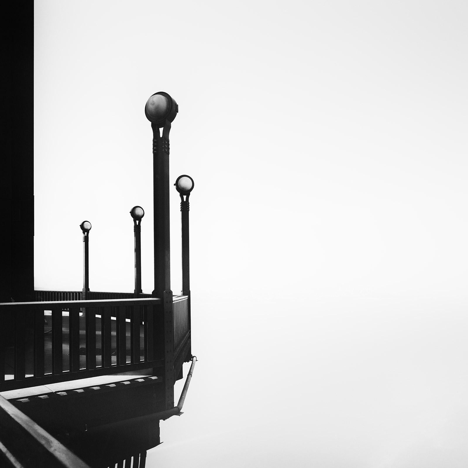 Puente Golden Gate, detalle de arquitectura, paisaje urbano minimalista en blanco y negro