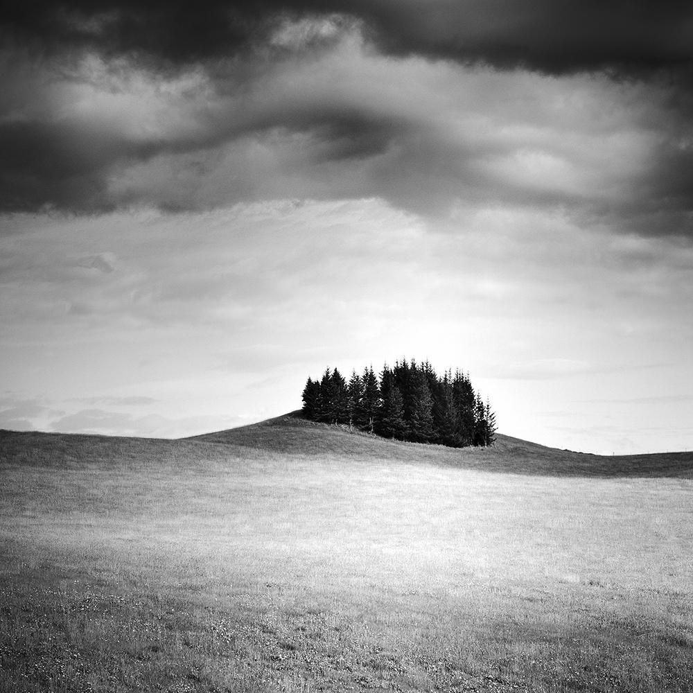 Gerald Berghammer, Ina Forstinger Landscape Photograph – Little Green Island, Schwarz-Weiß-Landschaftsfotografie, limitiert