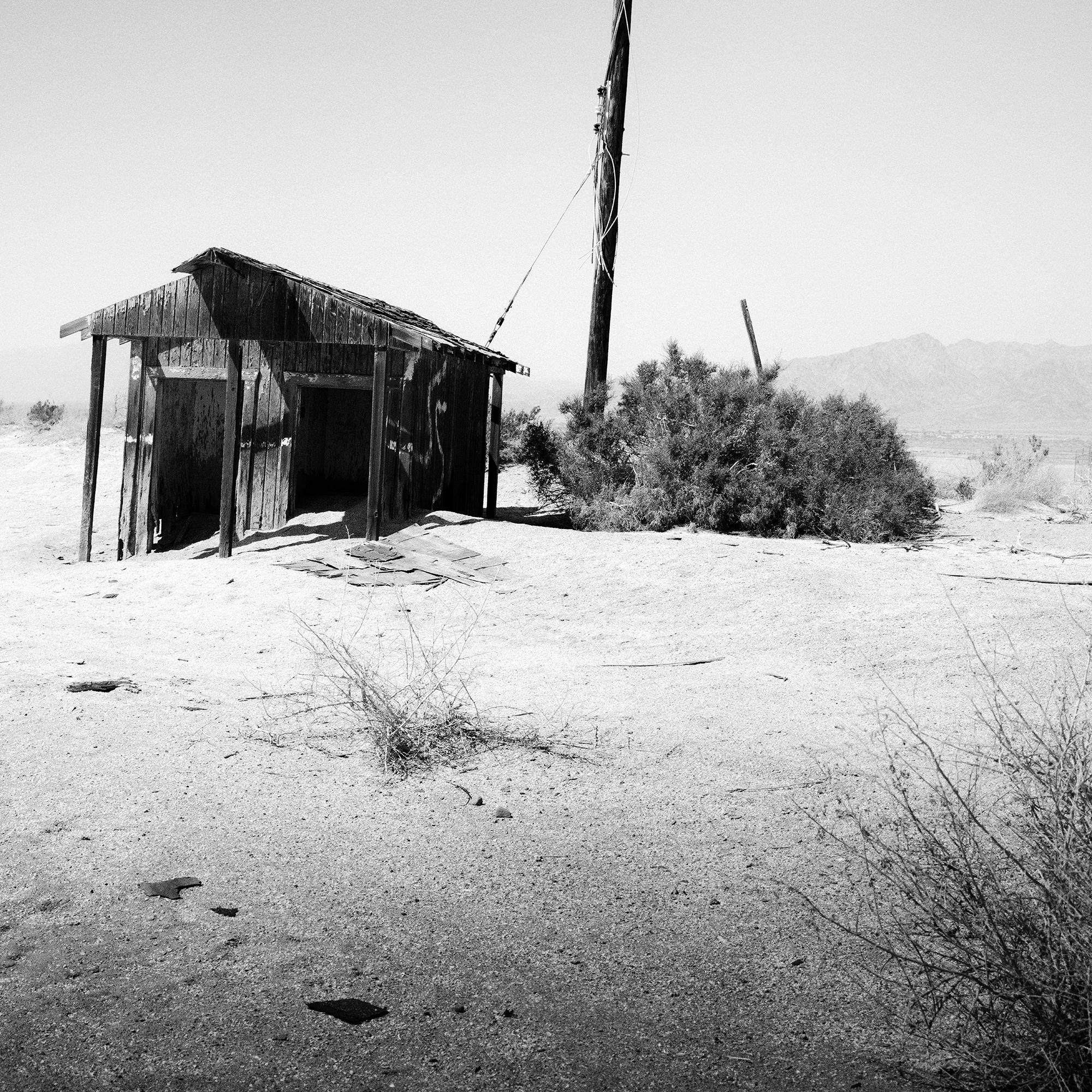 Abandoned Hut, Wüste, Kalifornien, USA, Schwarz-Weiß-Fotografie, Landschaft im Angebot 4