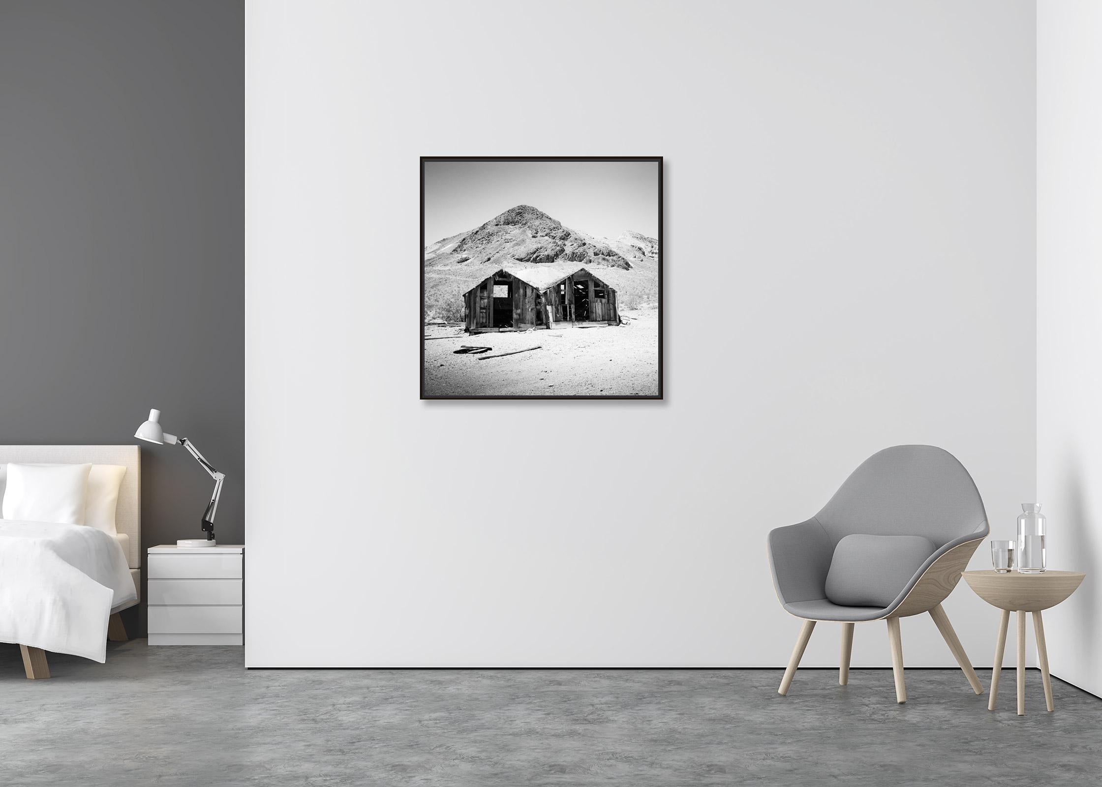 Abandonné, Maison, Désert, Arizona, USA, noir et blanc, paysage, photographie - Contemporain Photograph par Gerald Berghammer