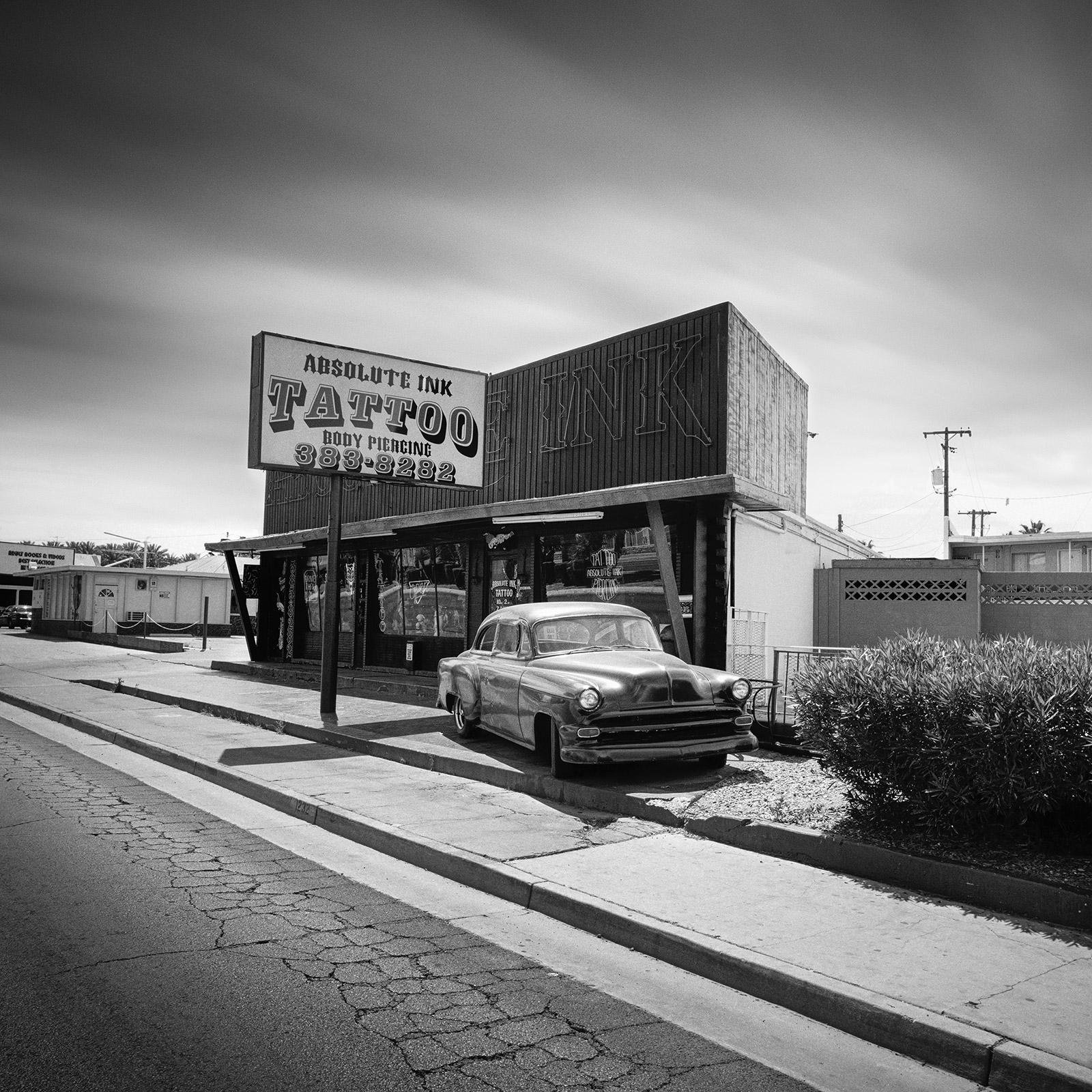 Gerald Berghammer Landscape Photograph – Absolute Ink Tattoo, Las Vegas, USA, Fotografie in limitierter Auflage, Landschaft