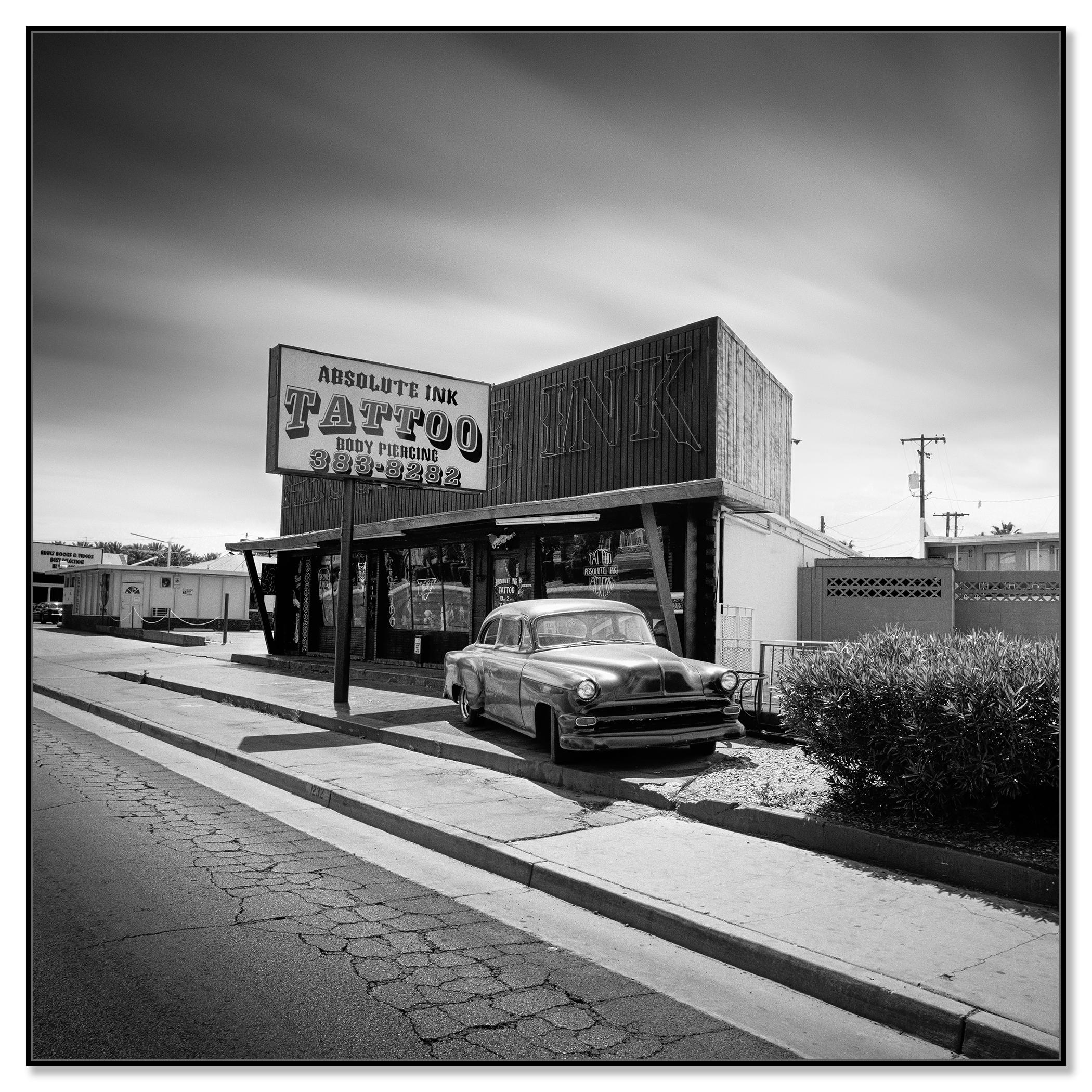 Absolute Ink Tattoo, Las Vegas, États-Unis, photographie en édition limitée, paysage - Contemporain Photograph par Gerald Berghammer