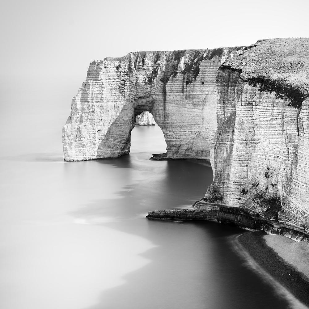 Gerald Berghammer Landscape Photograph – Alabasterküste, Etretat, Langzeitbelichtungsfotografie, Meereslandschaft in limitierter Auflage
