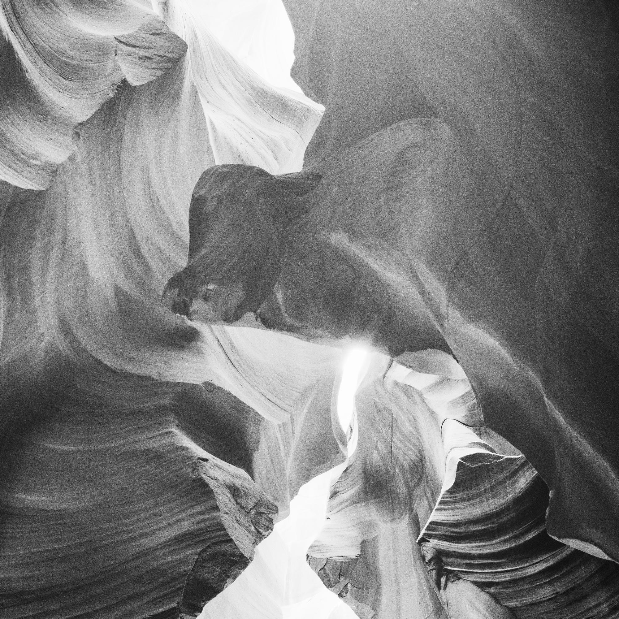 Désert d'Antelope Canyon, États-Unis, abstrait, photographie en noir et blanc, paysage en vente 7