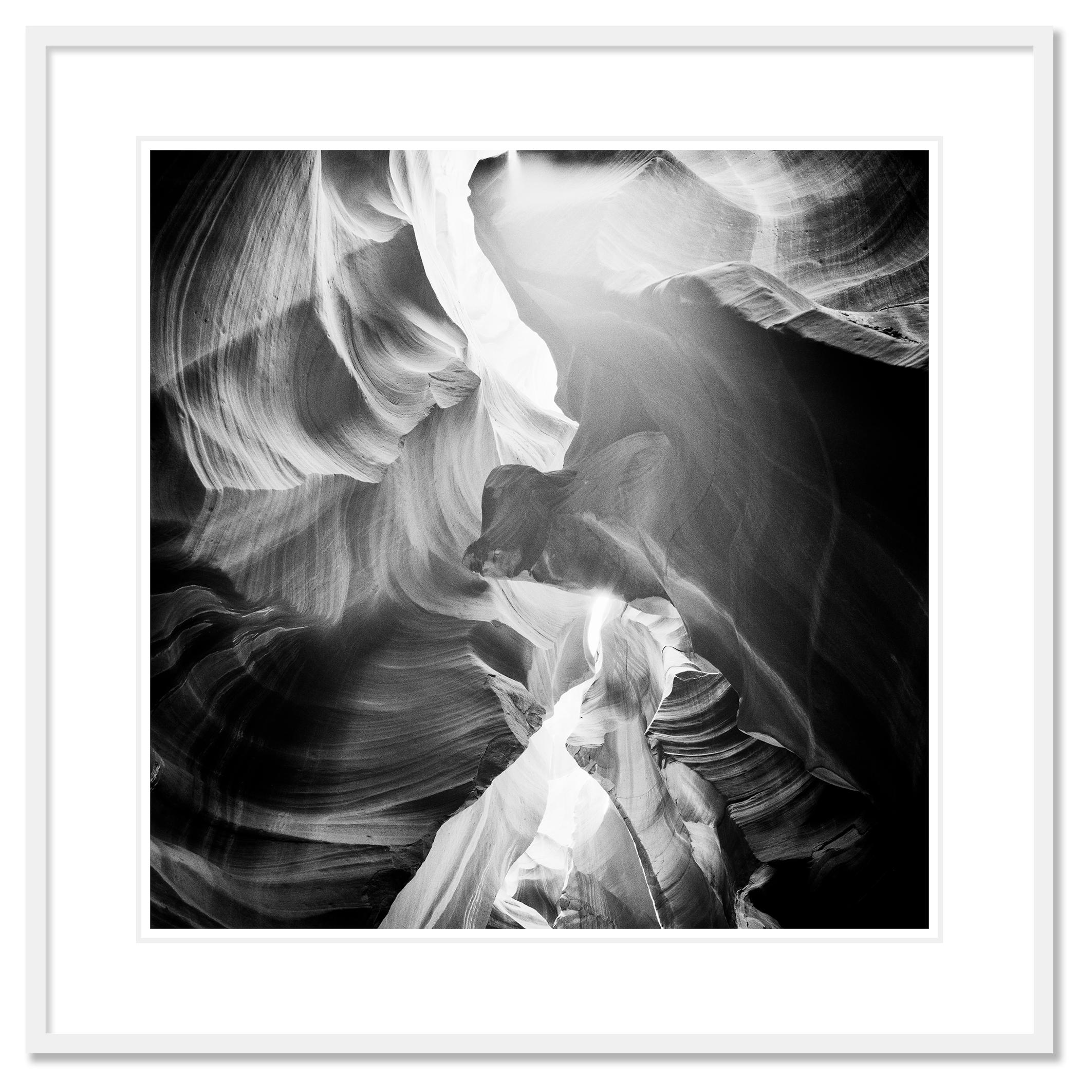 Photographie d'art abstrait en noir et blanc - photographie de paysage. Tirage à l'encre pigmentaire d'archives faisant partie d'une édition limitée à 9 exemplaires. Tous les tirages de Gerald Berghammer sont réalisés sur commande en édition limitée