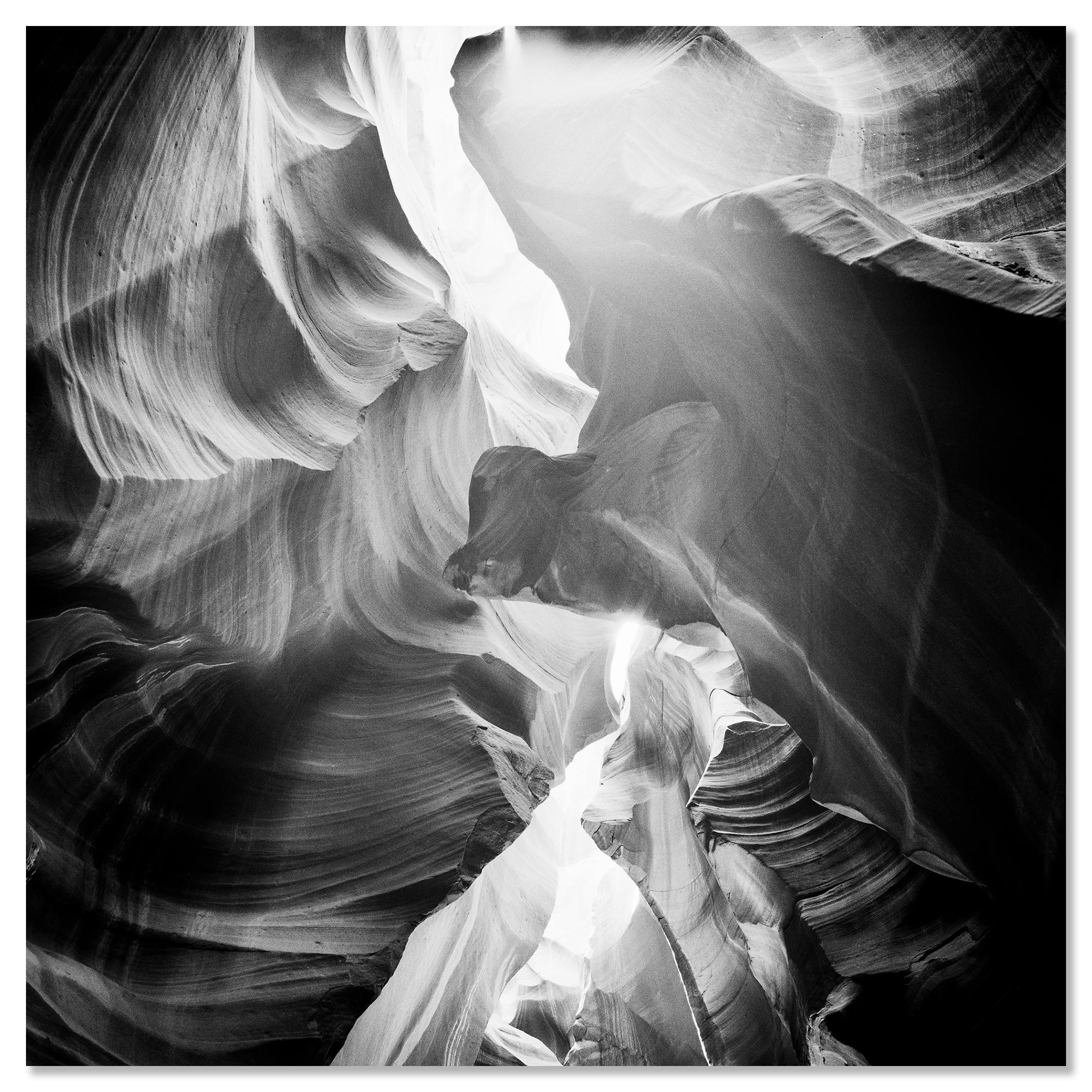 Désert d'Antelope Canyon, États-Unis, abstrait, photographie en noir et blanc, paysage en vente 3