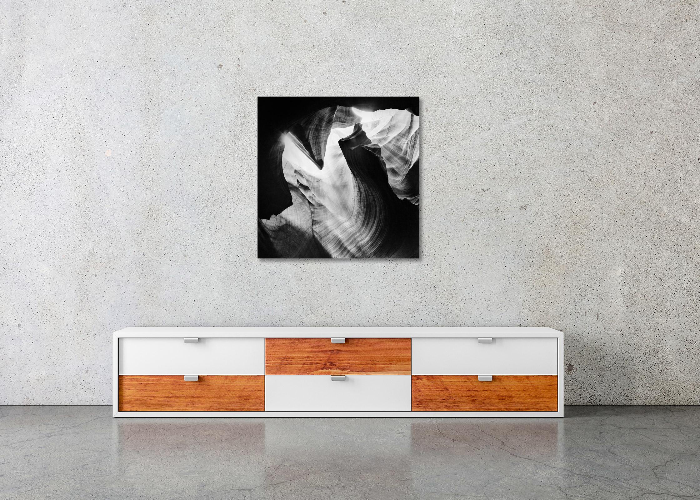 Antelope Canyon, Rock Formation, USA, monochrome Fotografie, limitierte Auflage im Angebot 2