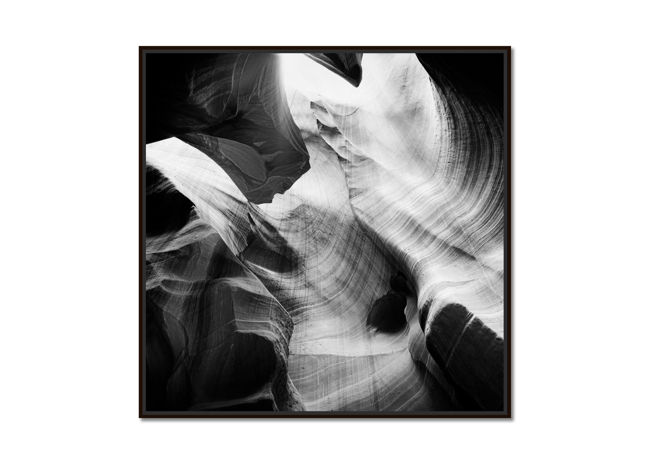 Antelope Canyon, Schwarz-Weiß-Fotografie, limitierte Auflage, Landschaft, Druck – Photograph von Gerald Berghammer