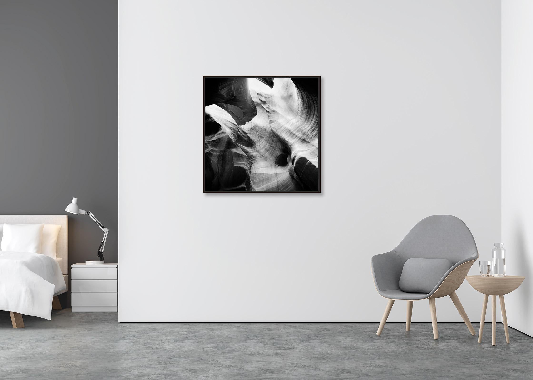 Antelope Canyon, Schwarz-Weiß-Fotografie, limitierte Auflage, Landschaft, Druck (Zeitgenössisch), Photograph, von Gerald Berghammer