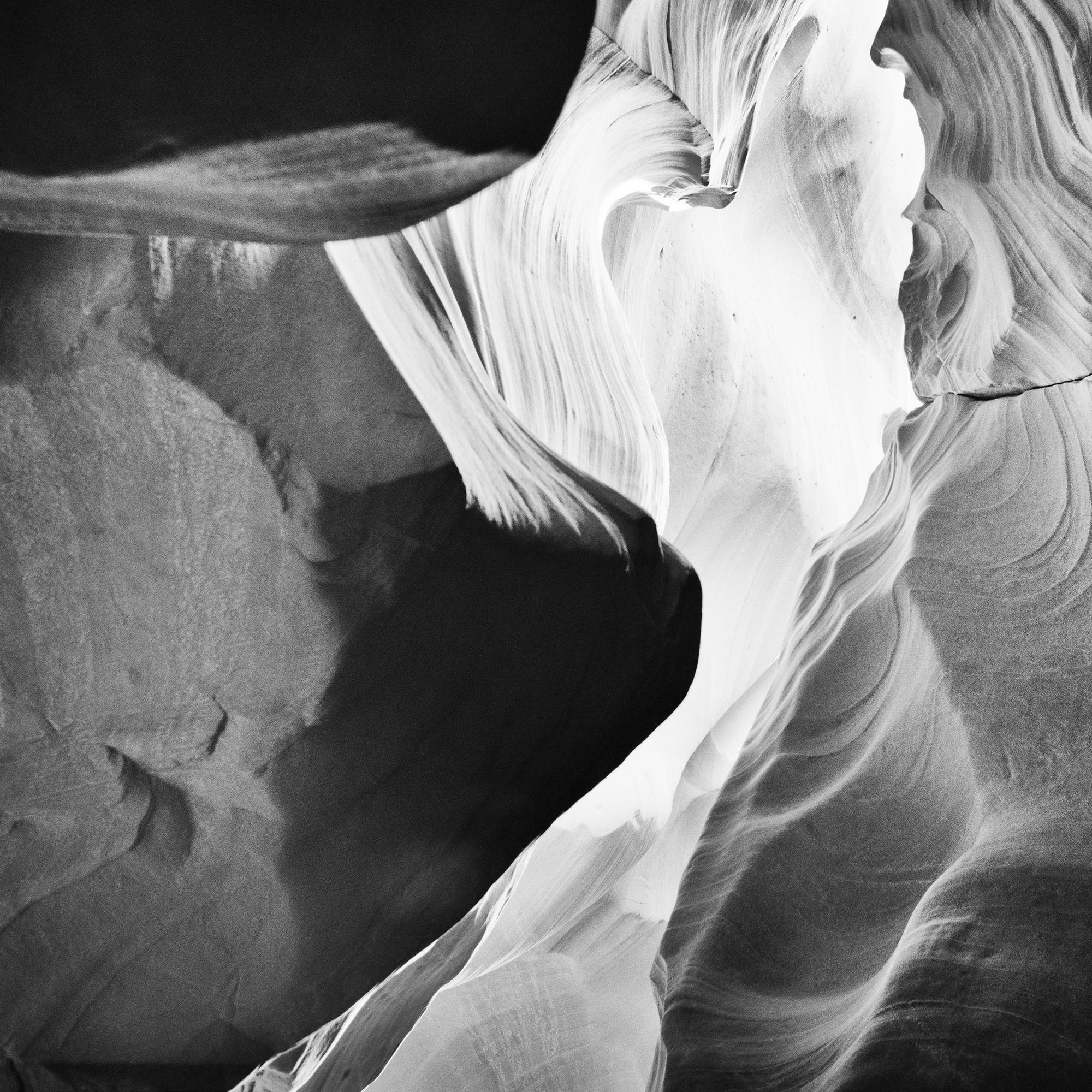 Antelope Canyon, Page, Arizona, USA, monochrome Fotografie, limitierte Auflage im Angebot 3