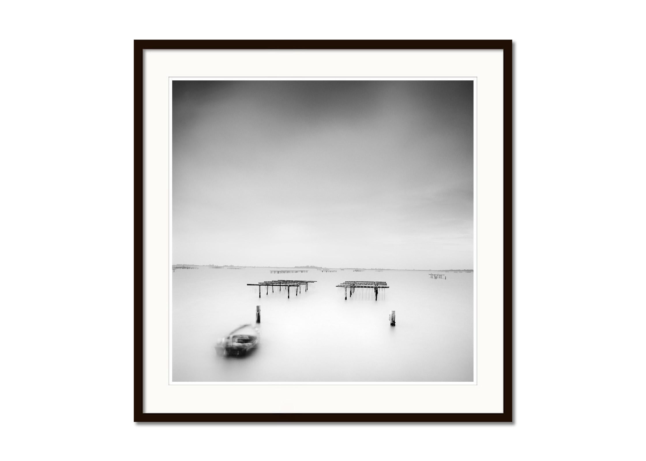 Aquakulturstrukturen, Italien, Schwarz-Weiß-Fotografie, Landschaften   (Grau), Black and White Photograph, von Gerald Berghammer