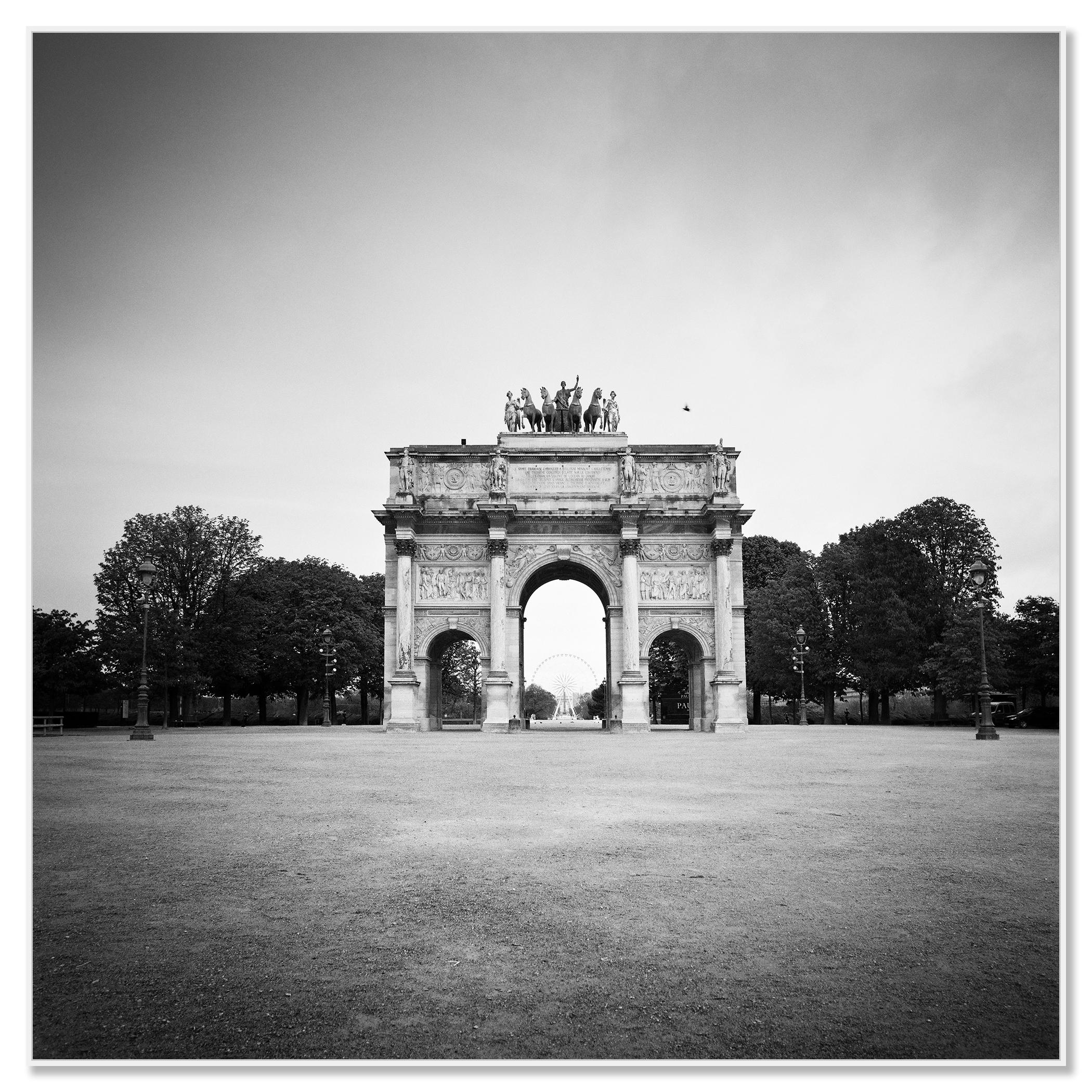 Arc de Triomphe du Carrousel, Paris, photographie noir et blanc, édition limitée - Photograph de Gerald Berghammer
