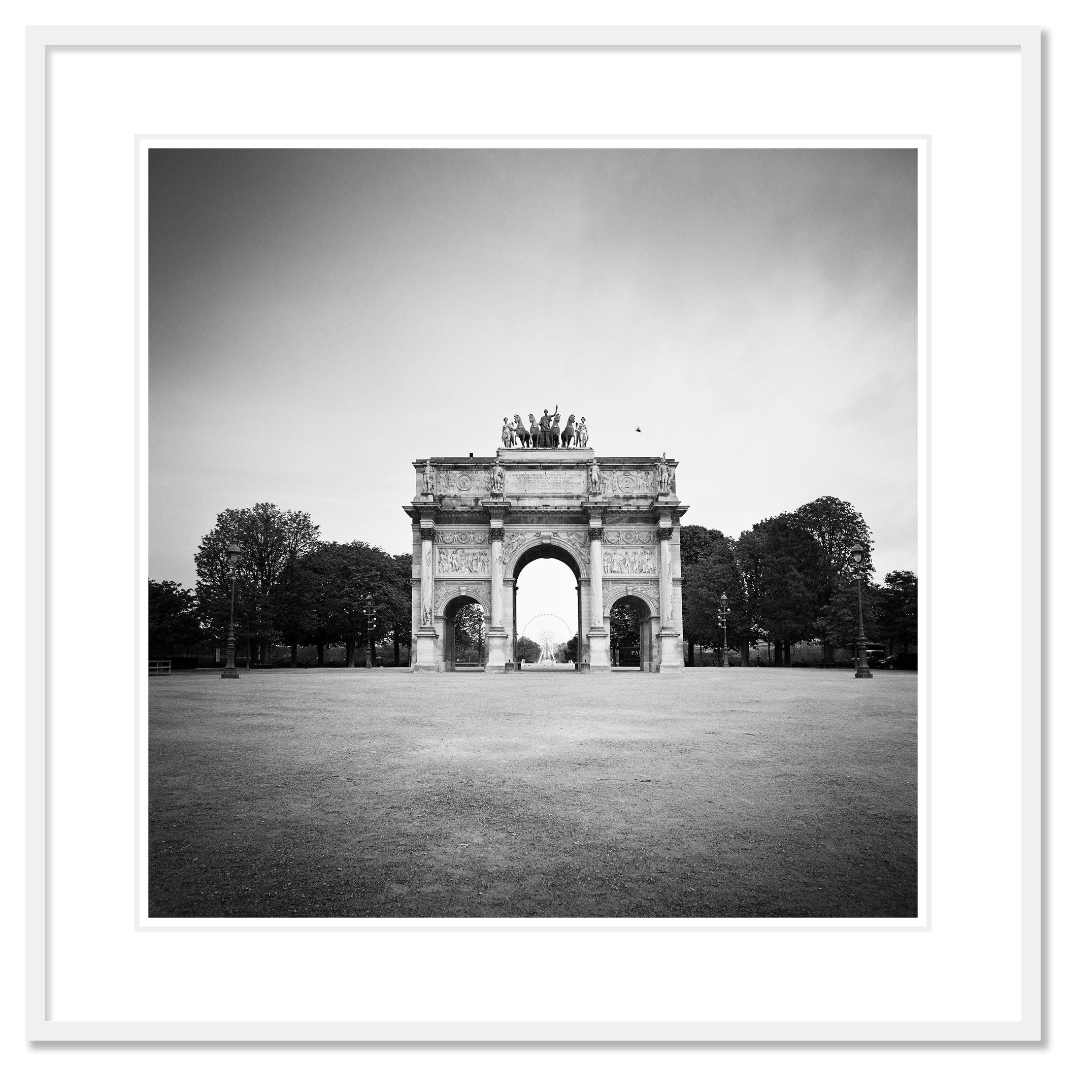 Paysage urbain en noir et blanc - photographie de paysage. Tirage à l'encre pigmentaire d'archives faisant partie d'une édition limitée à 9 exemplaires. Tous les tirages de Gerald Berghammer sont réalisés sur commande en édition limitée sur papier