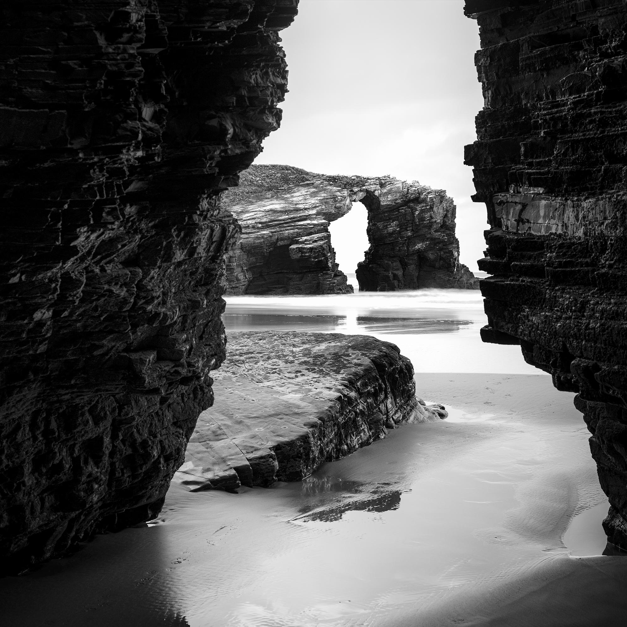 Arches on Catedrais, Beach, Rocks, photographie monochrome, tirage limité en vente 6