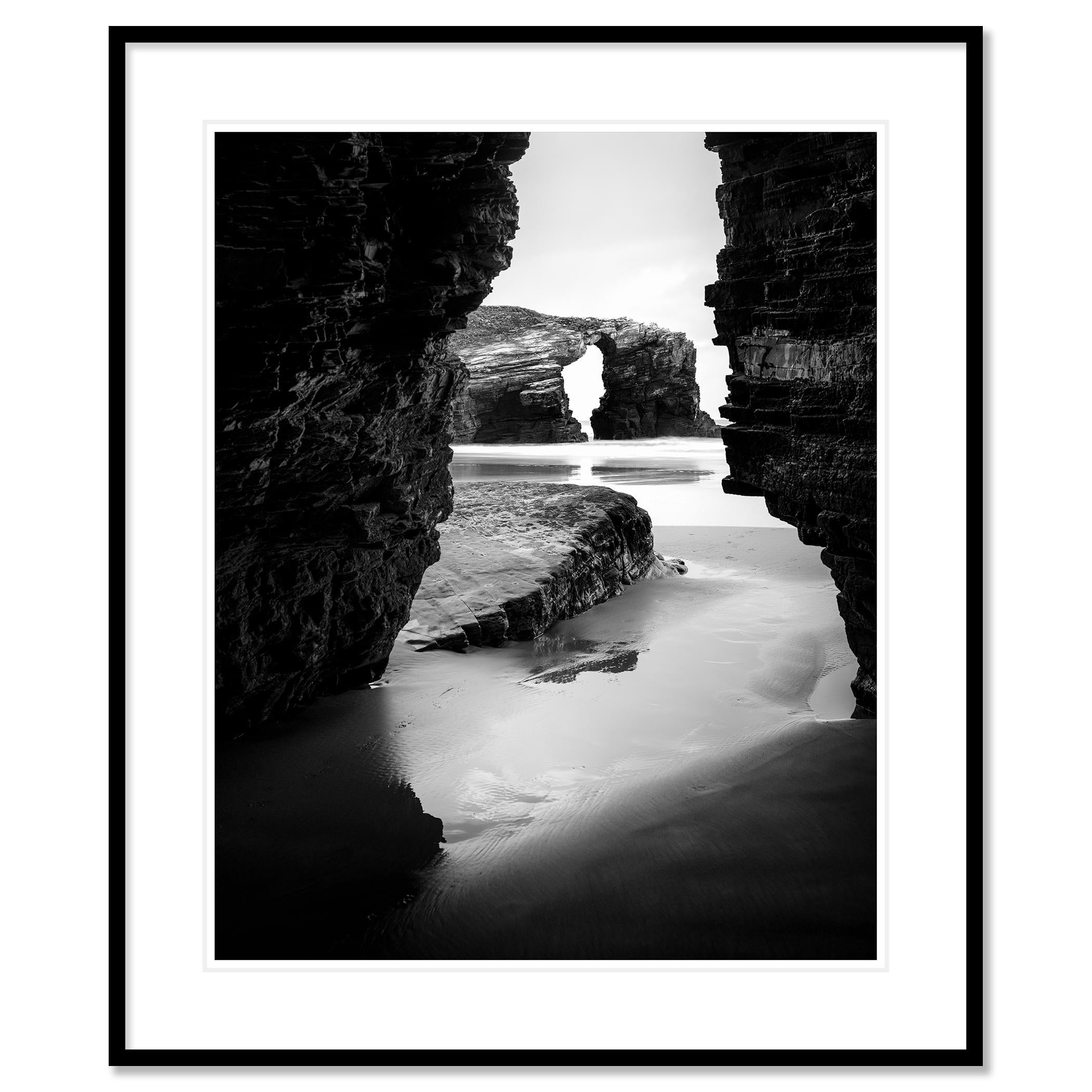Photographie d'art en noir et blanc, longue exposition, paysage aquatique - paysage. Tirage à l'encre pigmentaire d'archives faisant partie d'une édition limitée à 7 exemplaires. Tous les tirages de Gerald Berghammer sont réalisés sur commande en
