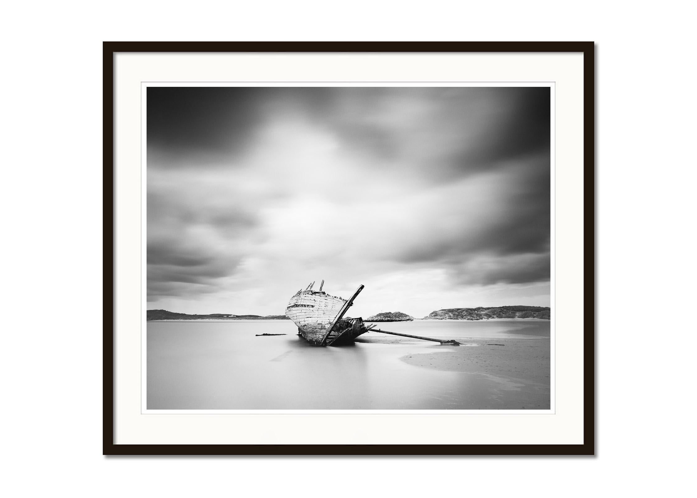 Bad Eddies, Sunken Boat, Beach, Ireland, black and white landscape photography - Contemporary Photograph by Gerald Berghammer