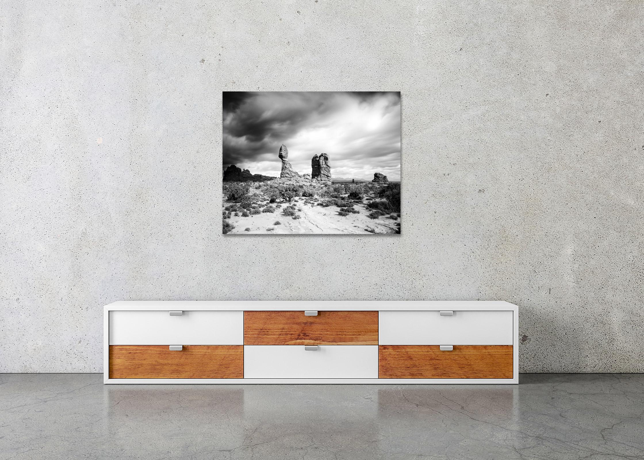 Ausgewogene Felsen, Arches National Park, USA, Schwarz-Weiß-Fotografie im Angebot 1