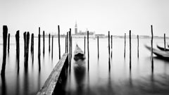 Basilique et gondole, Venise, photographie d'art noir et blanc à longue exposition