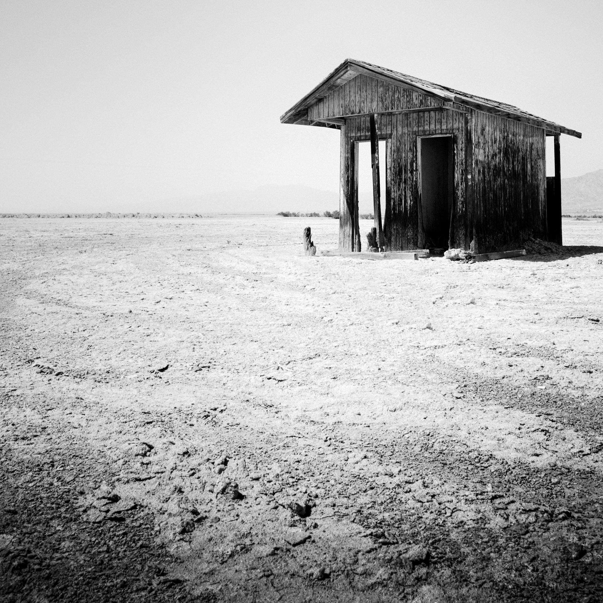 Bath House, Salton Sea, Californie, photographie d'art de paysage en noir et blanc en vente 3