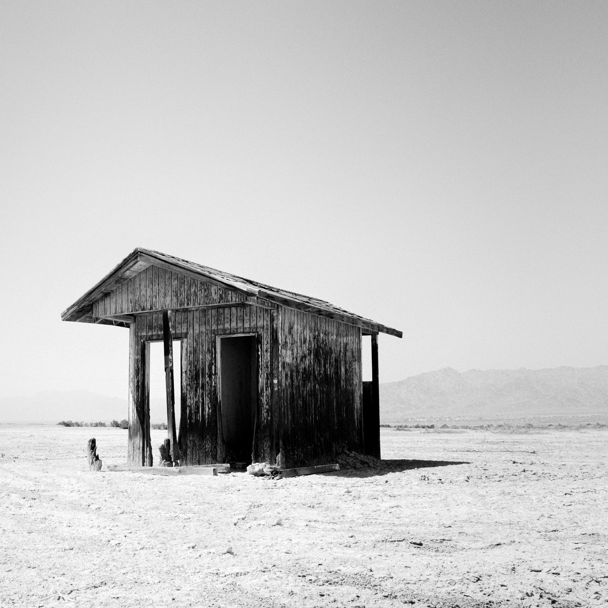 Bath House, Salton Sea, Californie, photographie d'art de paysage en noir et blanc en vente 4