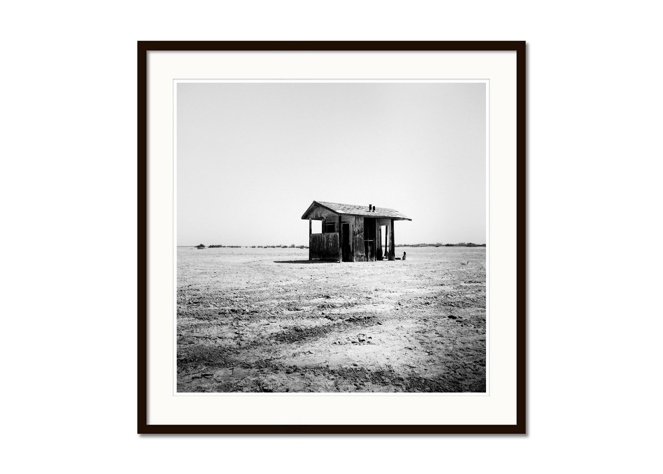 Badhaus, Salton Sea, Kalifornien, USA, Schwarz-Weiß-Landschaftsfotografie (Grau), Landscape Photograph, von Gerald Berghammer