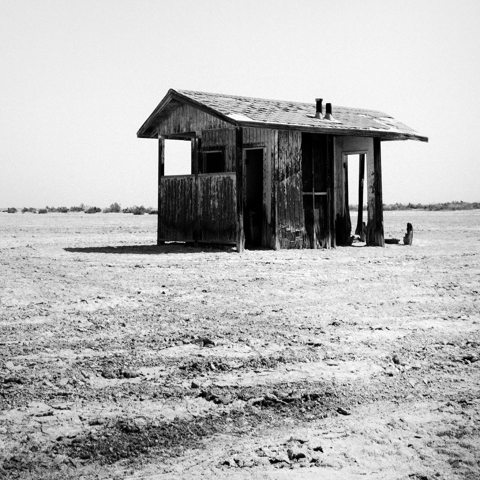 Bath House, Salton Sea, Californie, États-Unis, photographie de paysage en noir et blanc en vente 3