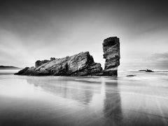 Golfe de Gascogne, plage, grand rocher, rivage, noir et blanc, photo de paysage