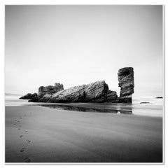 Baia, Biscaglia, roccia gigante, spiaggia, fotografia monocromatica, stampa in edizione limitata