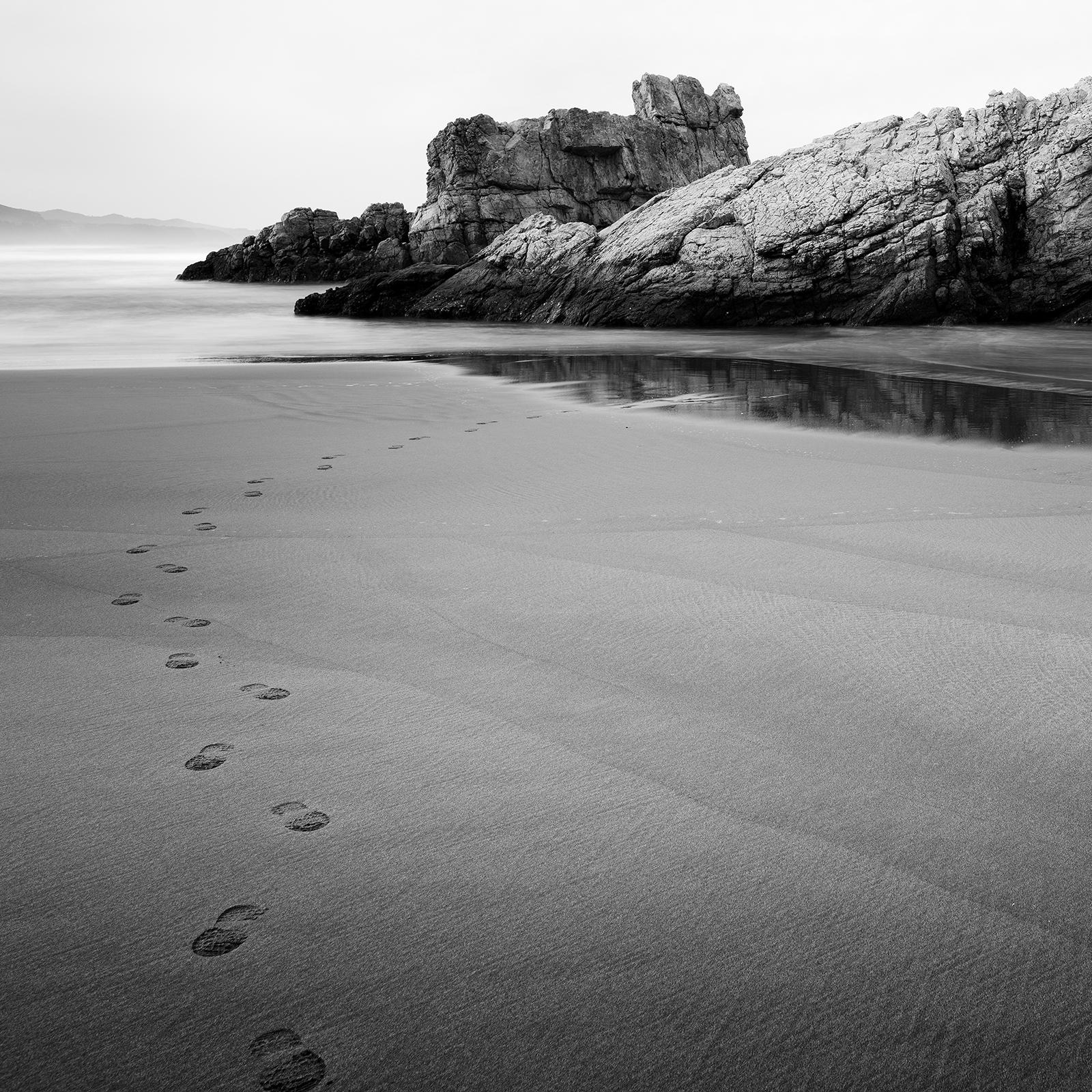 Golfe de Gascogne, rocher géant, plage, Espagne, photographie noir et blanc, paysage en vente 6