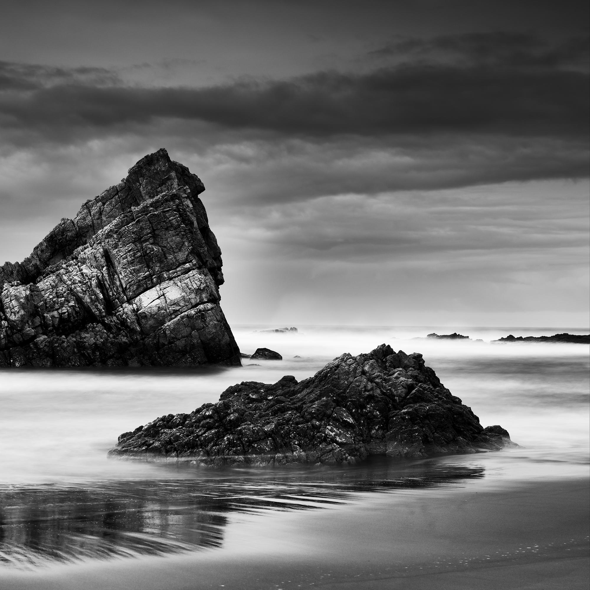 Mar Cantábrico, costa, playa, España, fotografía de paisaje en blanco y negro en venta 6