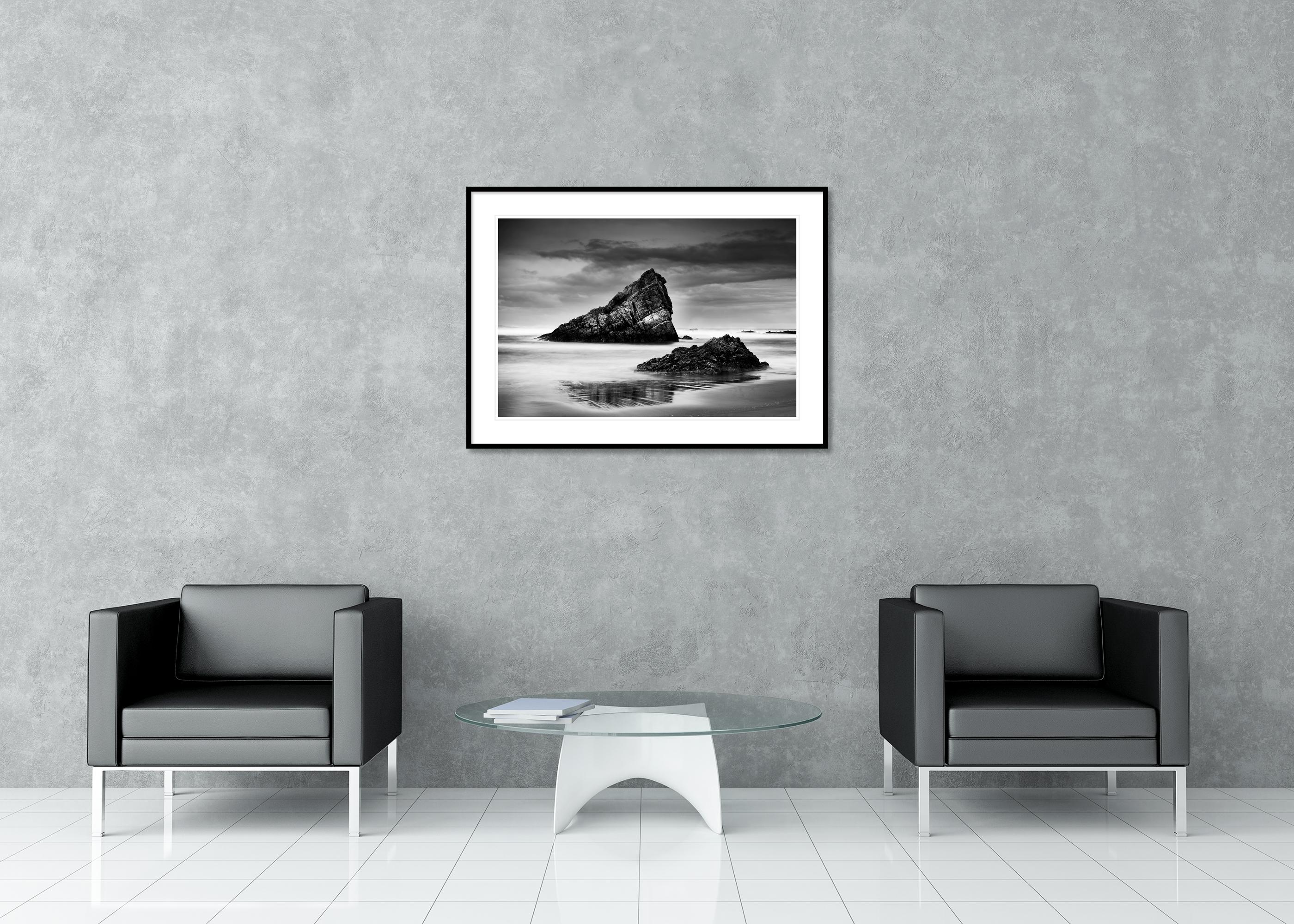 Mar Cantábrico, costa, playa, España, fotografía de paisaje en blanco y negro en venta 2