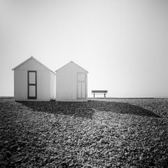 Cabañas de playa, Mañana silenciosa, fotografía minimalista en blanco y negro, paisaje