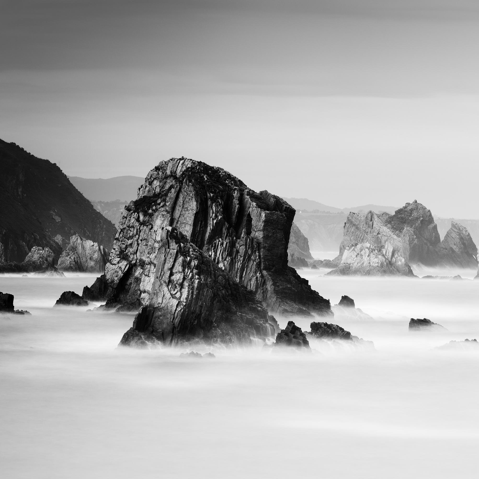 Beach of Silencio, photographie de paysage marin monochrome, tirage en édition limitée en vente 5