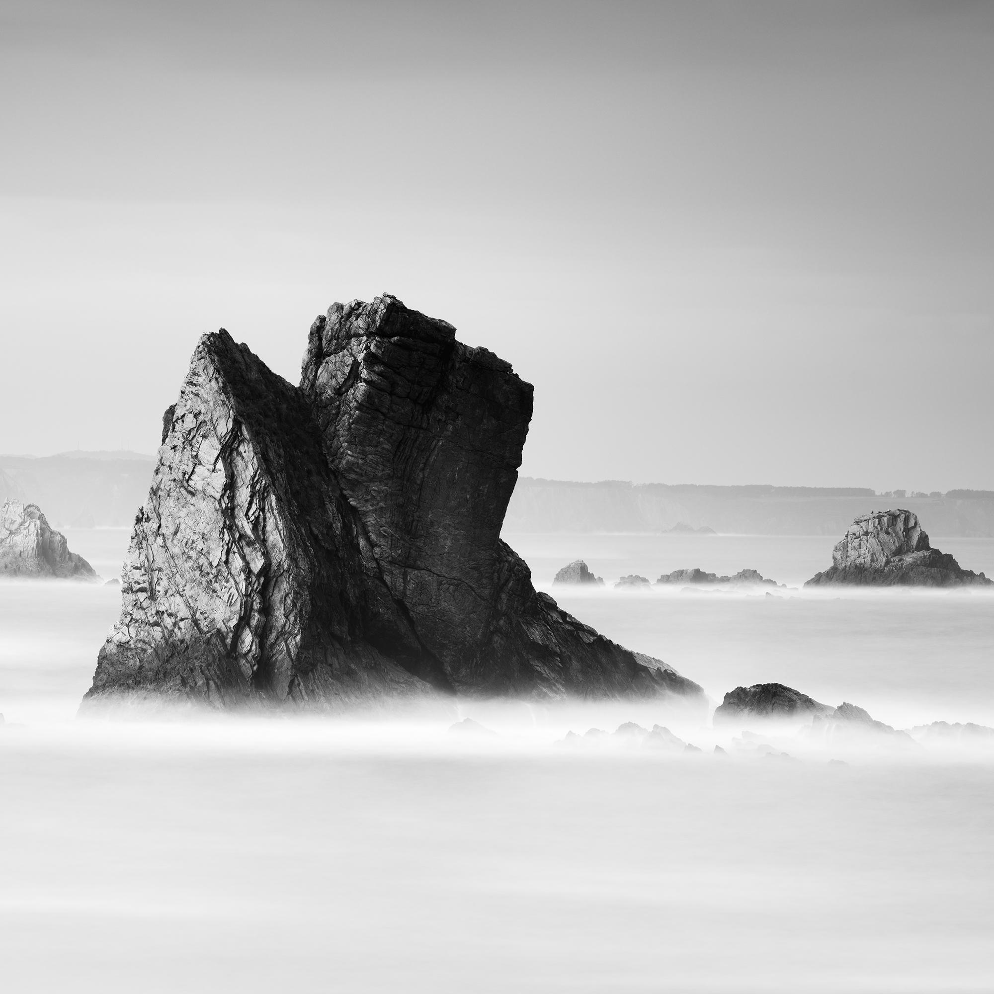 Beach of Silencio, photographie de paysage marin monochrome, tirage en édition limitée en vente 6