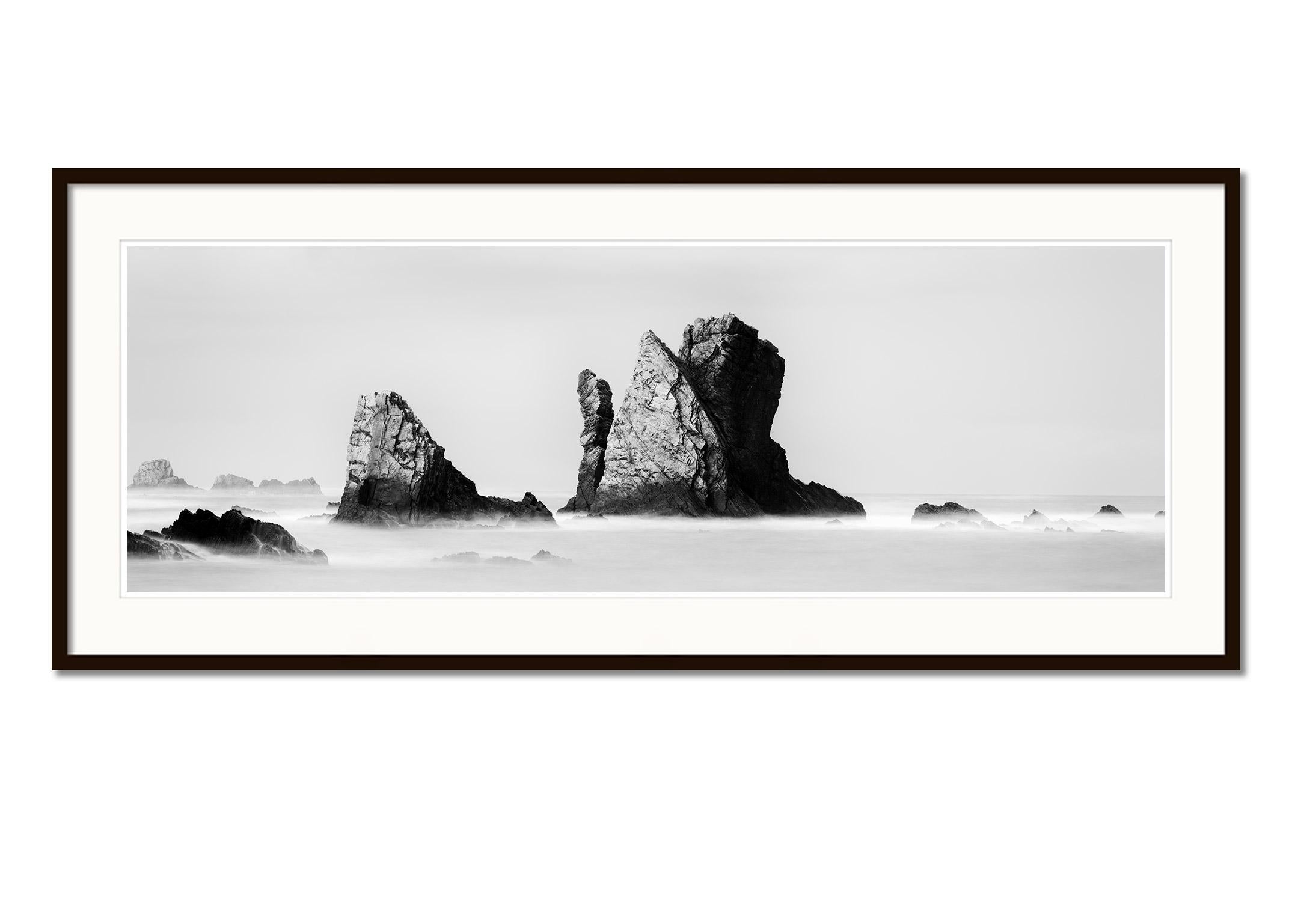 Photographie d'art en noir et blanc, longue exposition, paysage aquatique - paysage. Tirage à l'encre pigmentaire d'archives faisant partie d'une édition limitée à 9 exemplaires. Tous les tirages de Gerald Berghammer sont réalisés sur commande en