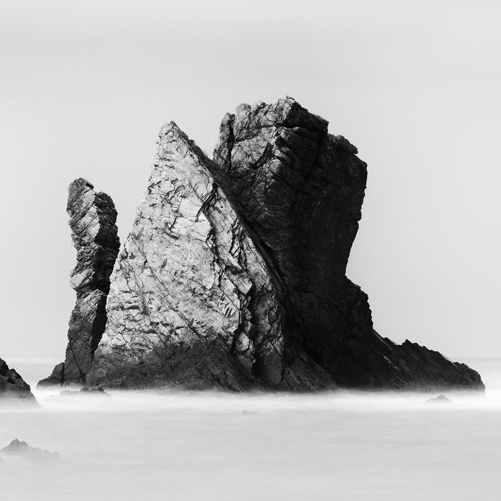 Strand von Silencio Panarama, Spanien, minimalistische bildende Kunst, Schwarz-Weiß-Fotografie im Angebot 5