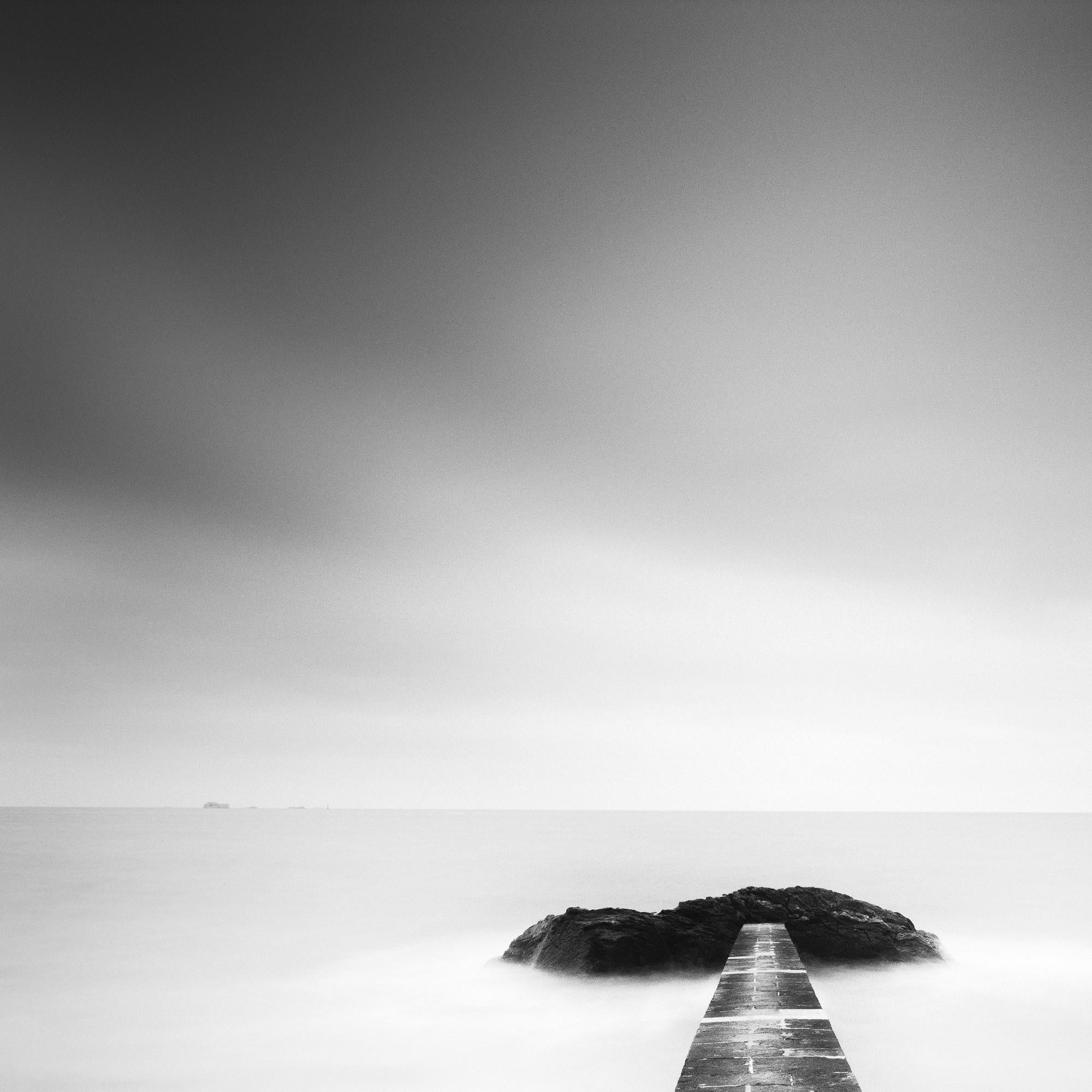 Black End, France, photographie minimaliste de paysage marin, tirage en édition limitée en vente 5