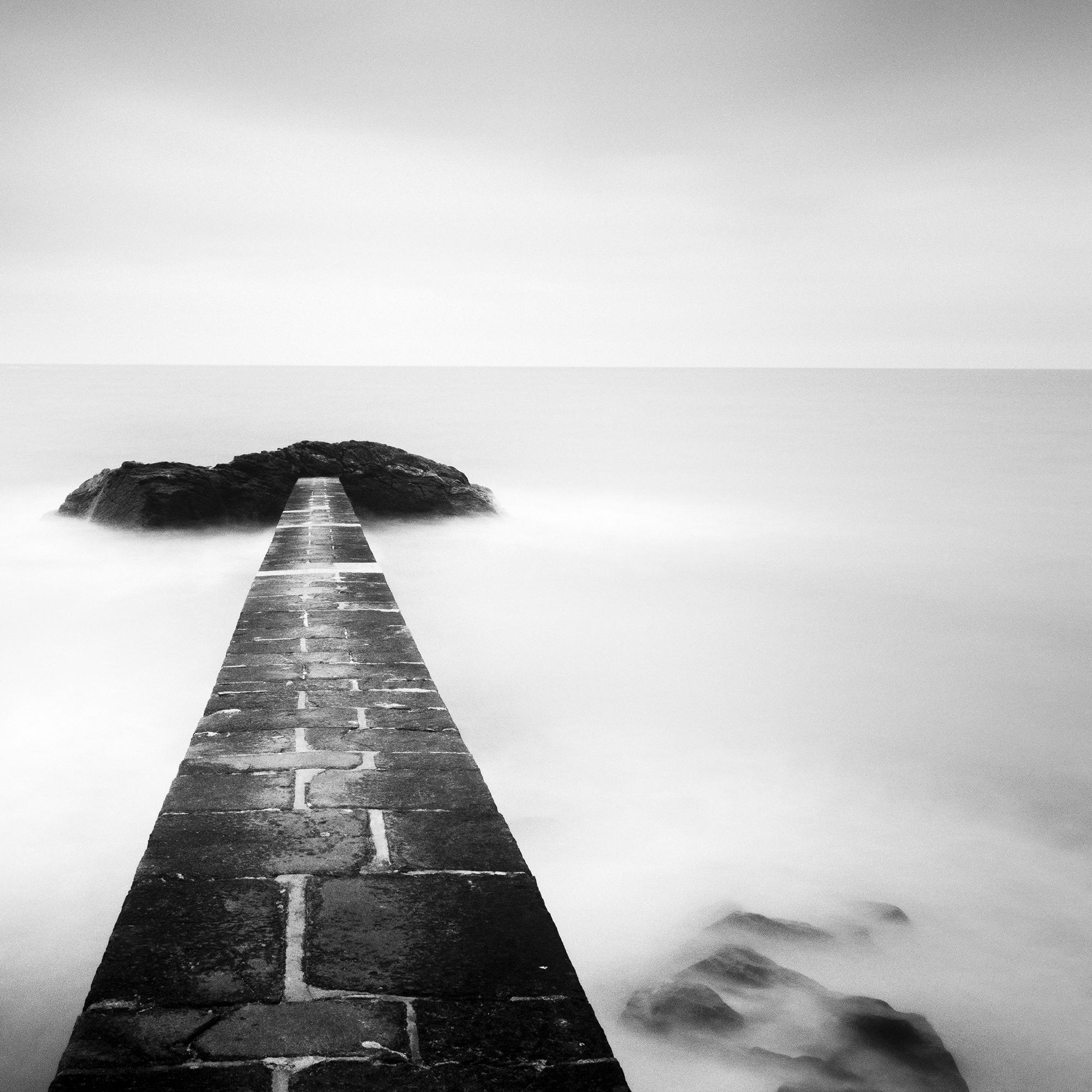 Black End, France, photographie minimaliste de paysage marin, tirage en édition limitée en vente 6