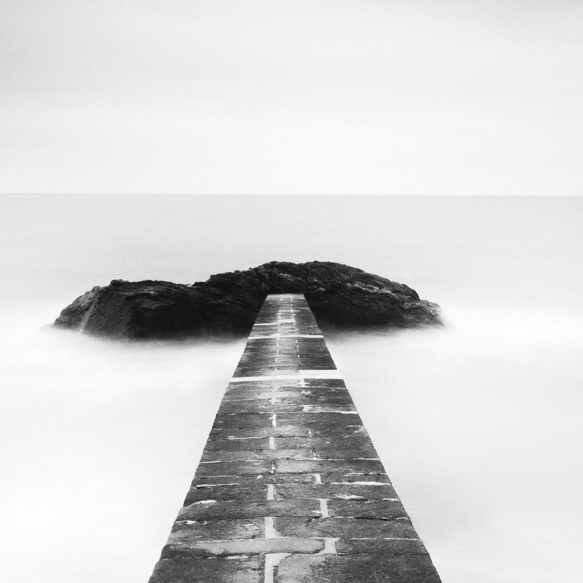 Black End, France, photographie minimaliste de paysage marin, tirage en édition limitée en vente 7