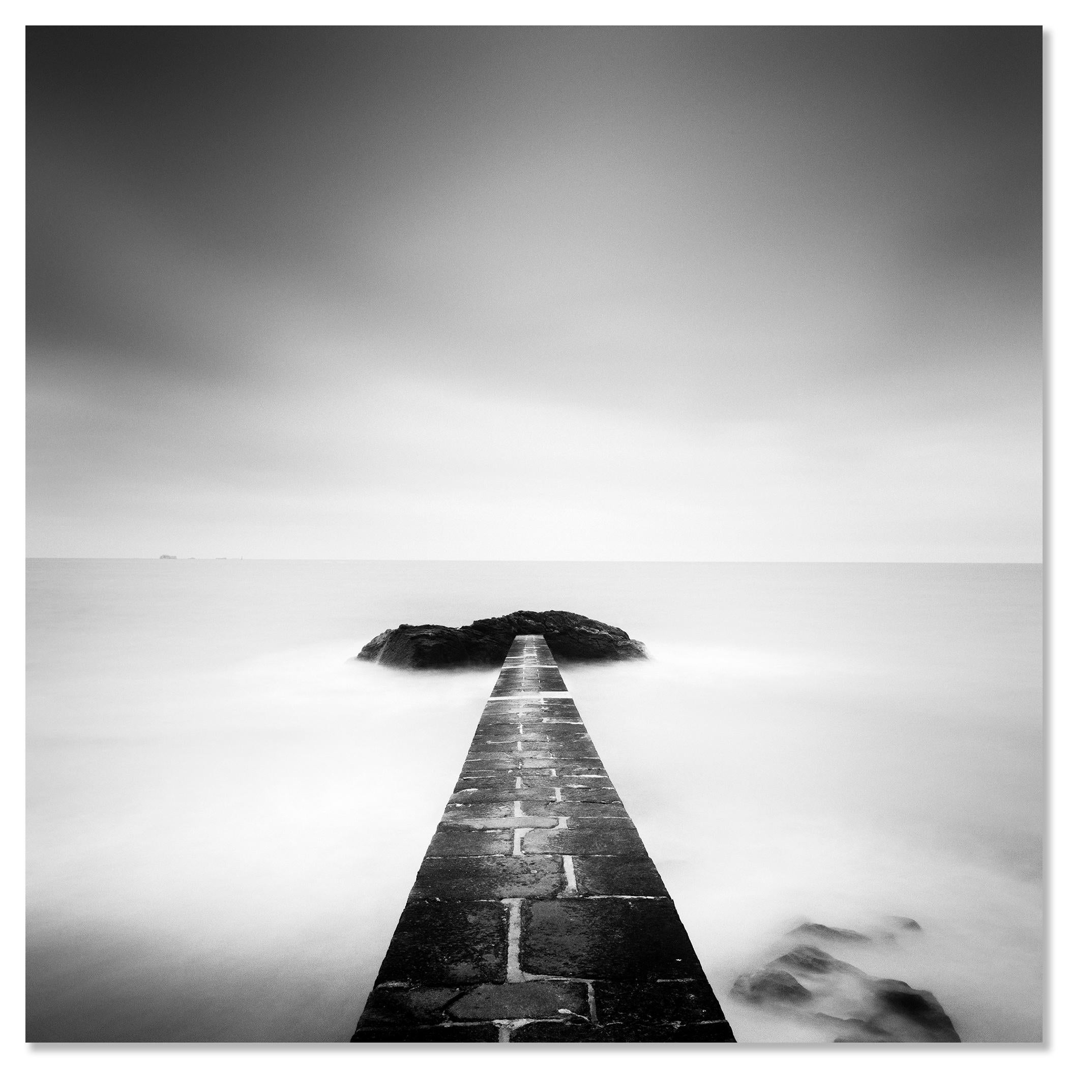 Black End, France, photographie minimaliste de paysage marin, tirage en édition limitée en vente 3